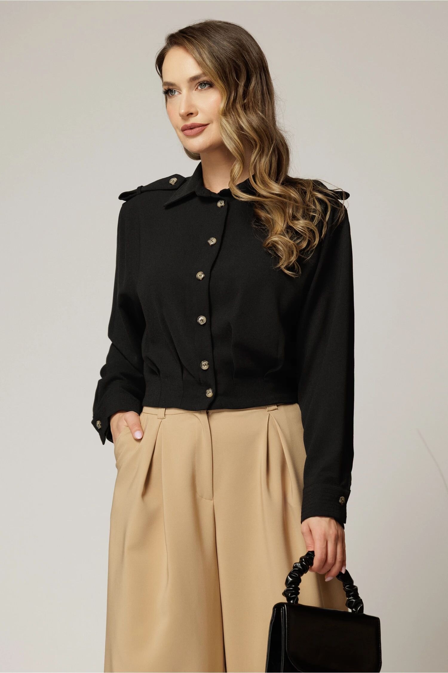 Camasa neagra casual scurta in talie cu epoleti pe umeri
