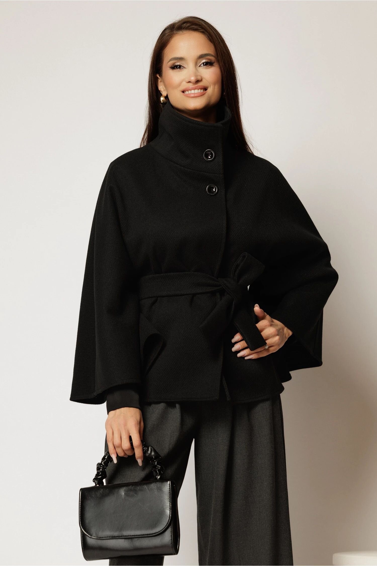  Capa scurta neagra din stofa cu cordon in talie