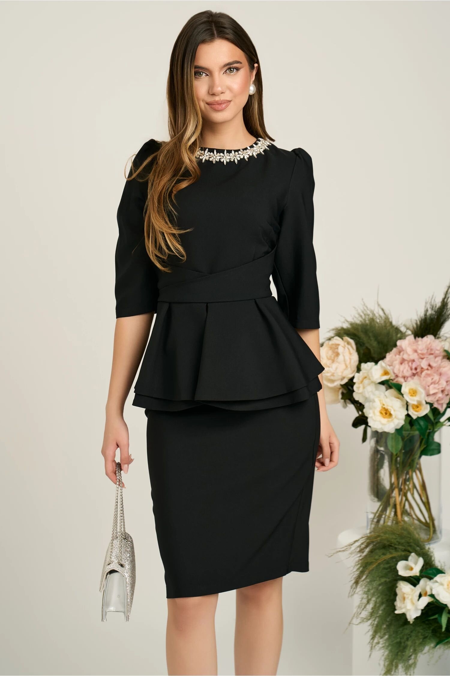  Compleu LaDonna elegant din stofa negru cu peplum si strasuri la decolteu