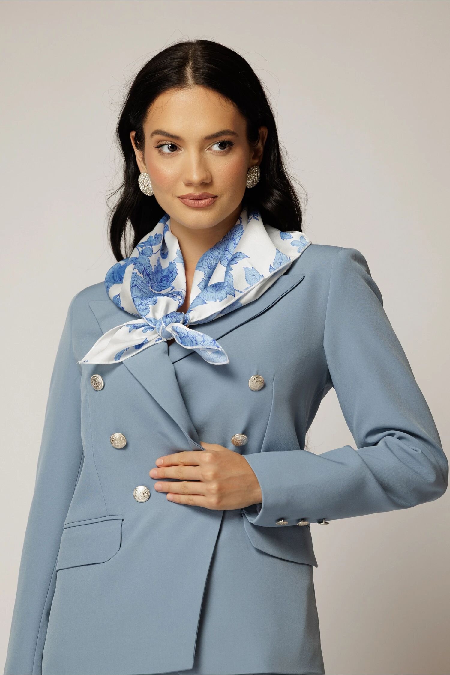  Esarfa alba cu imprimeu floral bleu