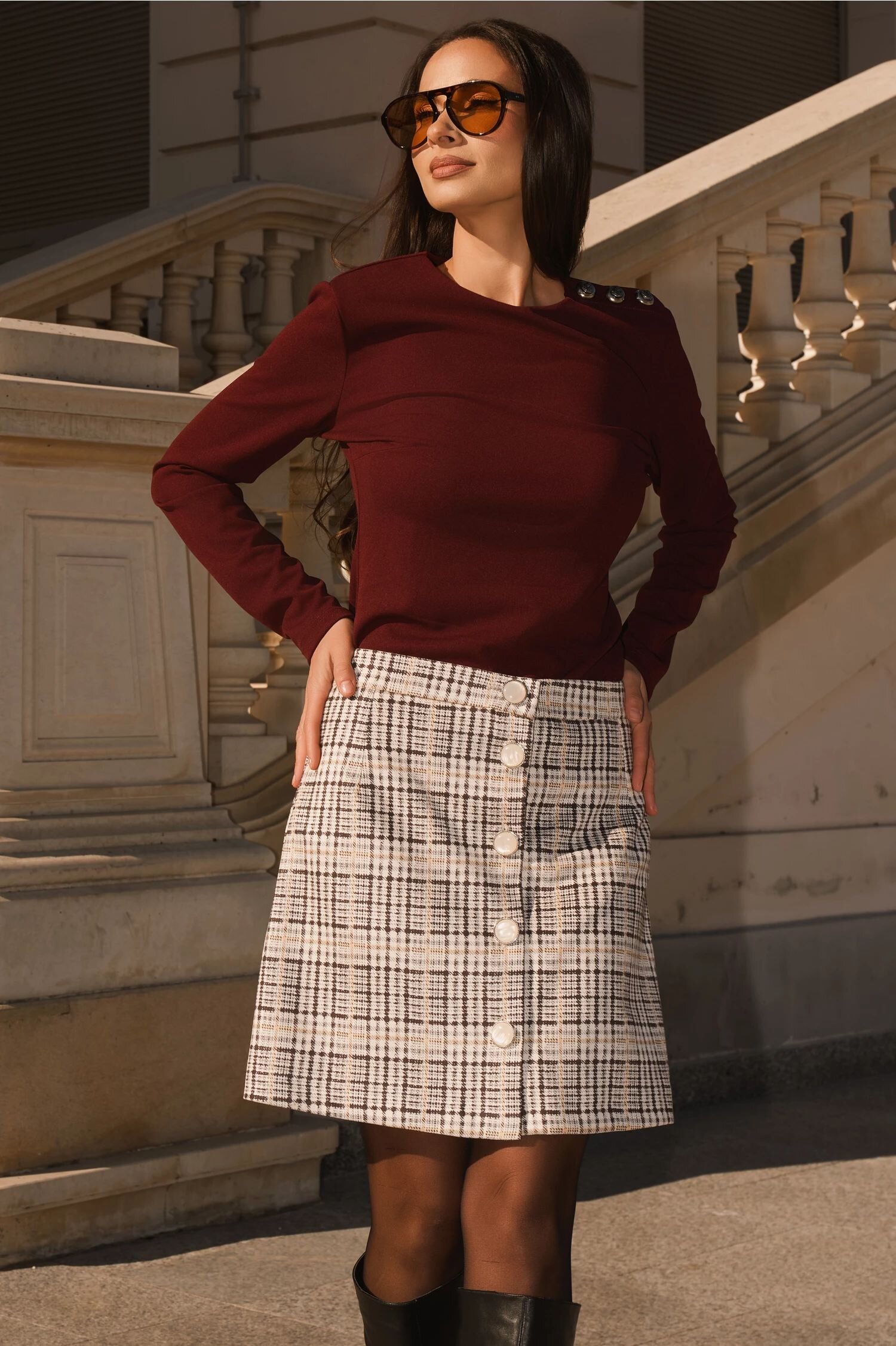  Fusta DY Fashion office scurta din stofa gri cu carouri galbene si nasturi