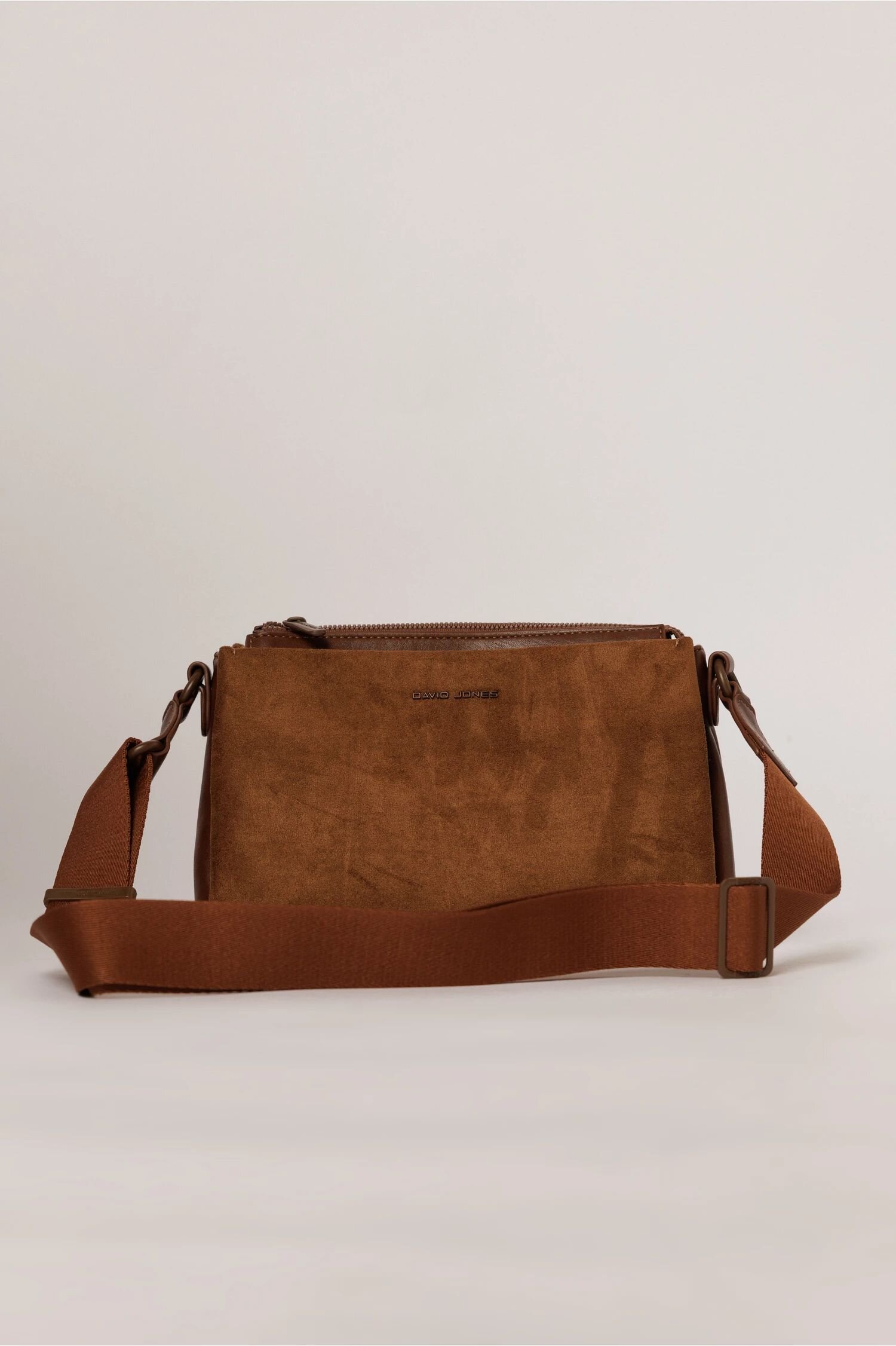  Geanta smart casual maro camel cu finisaj neted si catifelat