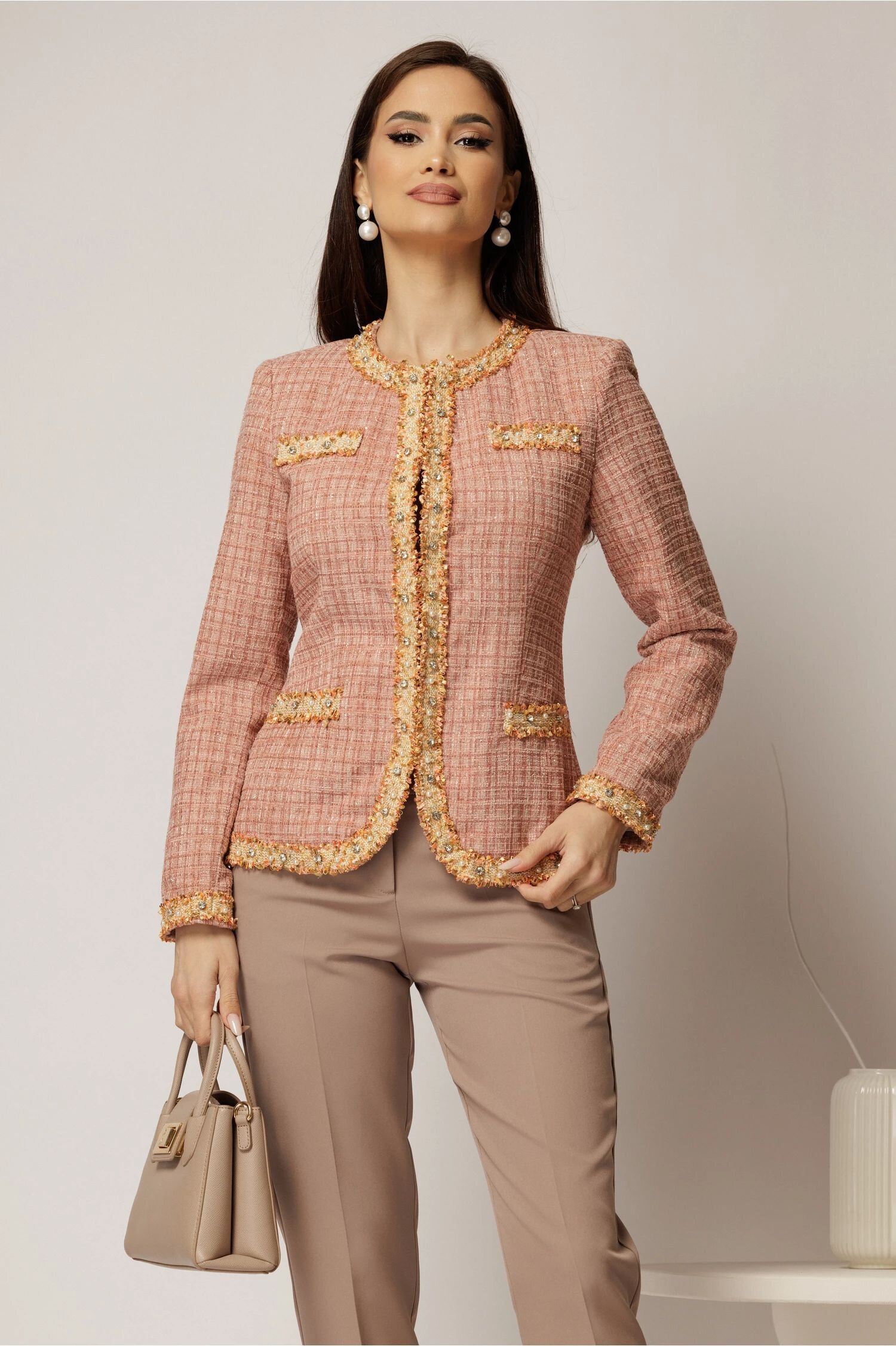  Jacheta DY Fashion din tweed roz somon cu pasmanterie in contrast