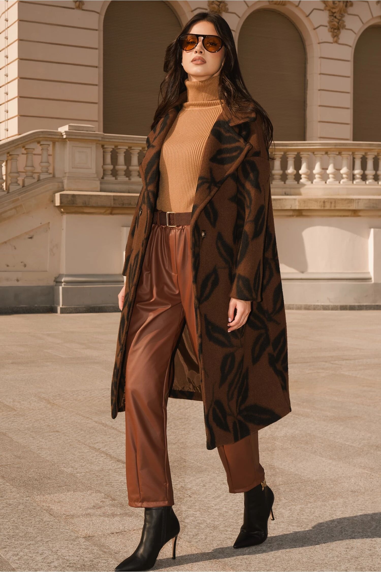  Palton din fleece maro cu imprimeuri negre