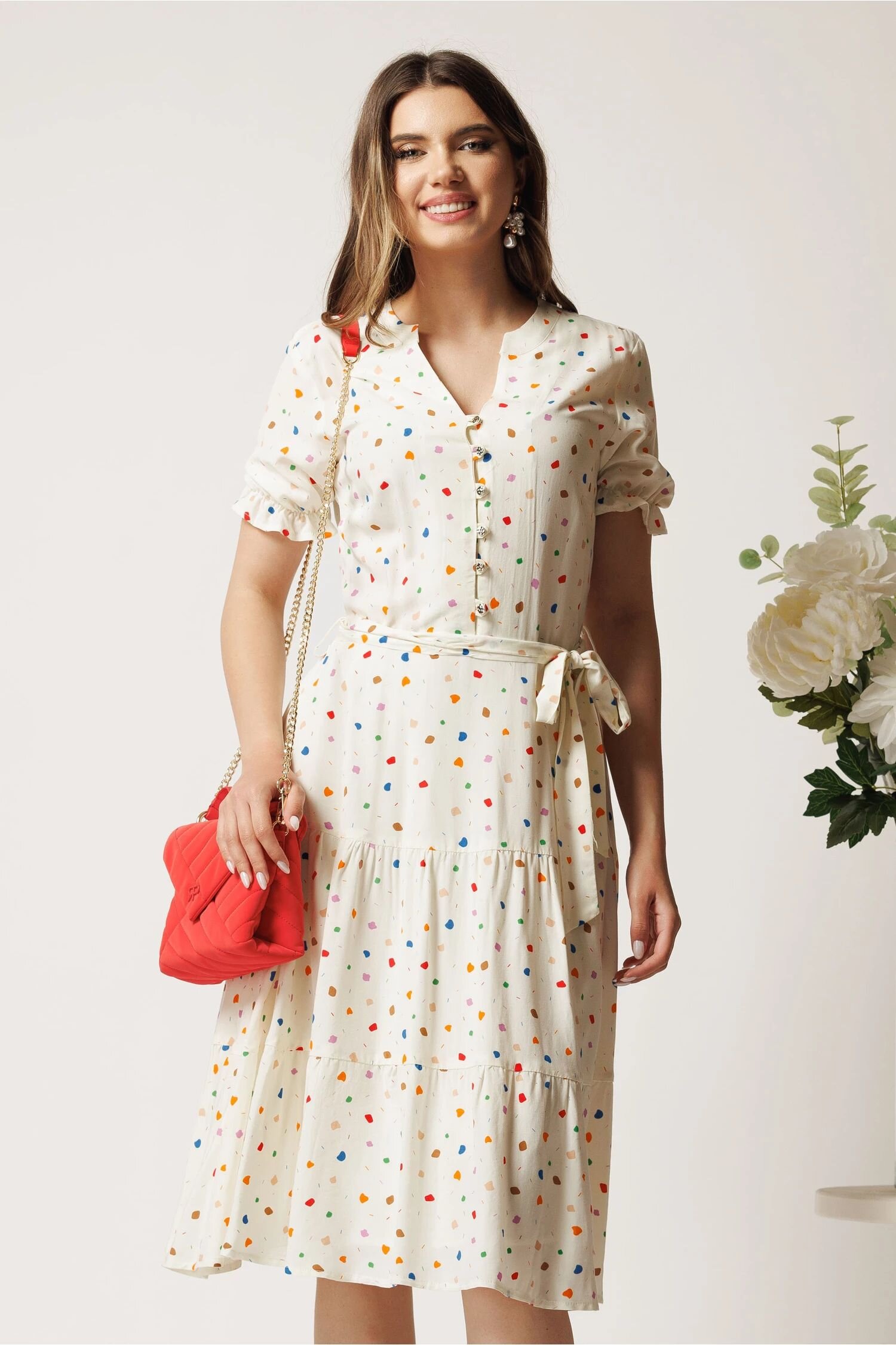  Rochie alba cu buline colorate in clos cu cordon in talie