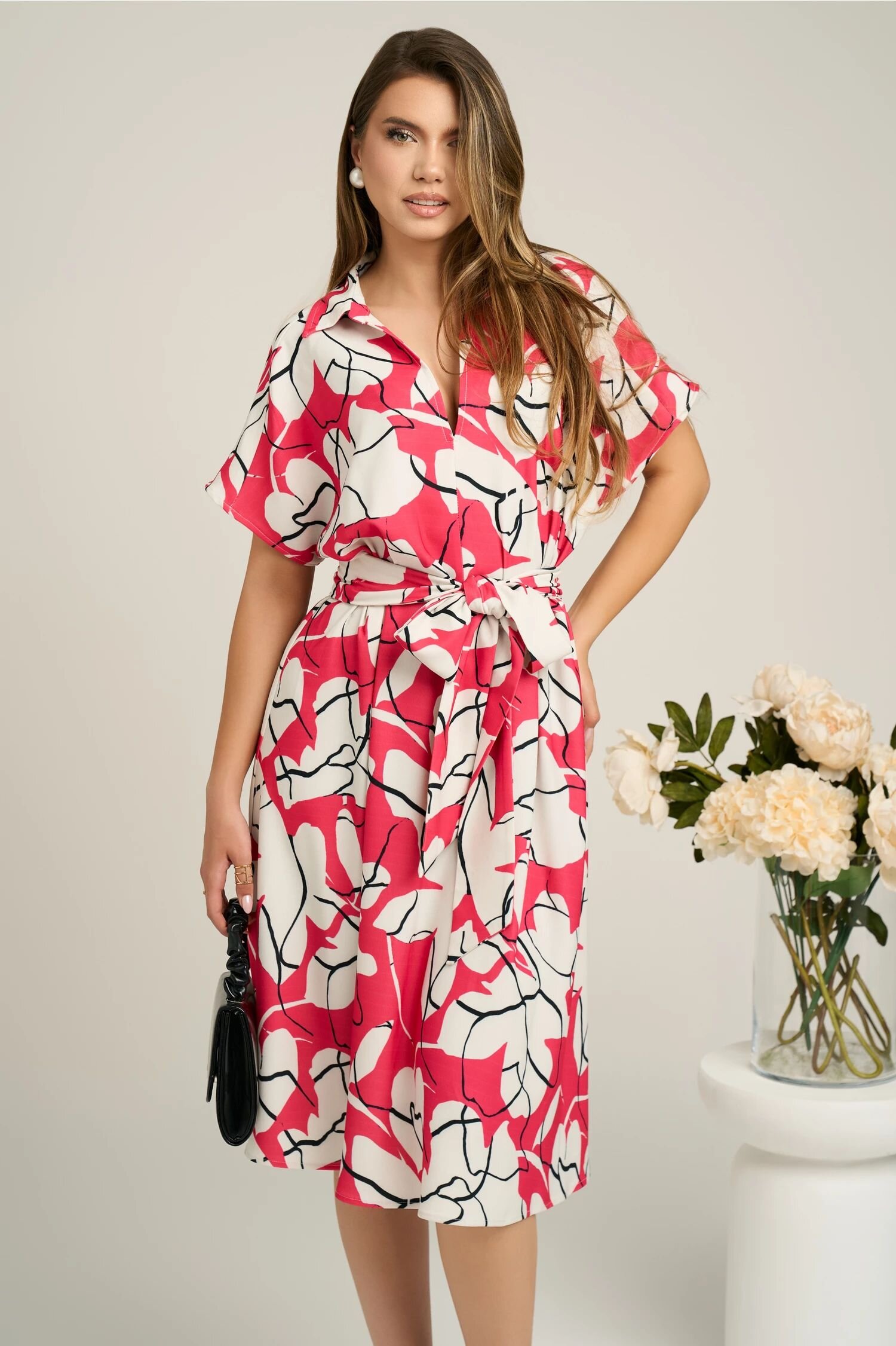  Rochie din viscoza alba cu imprimeuri fucsia si curea in talie