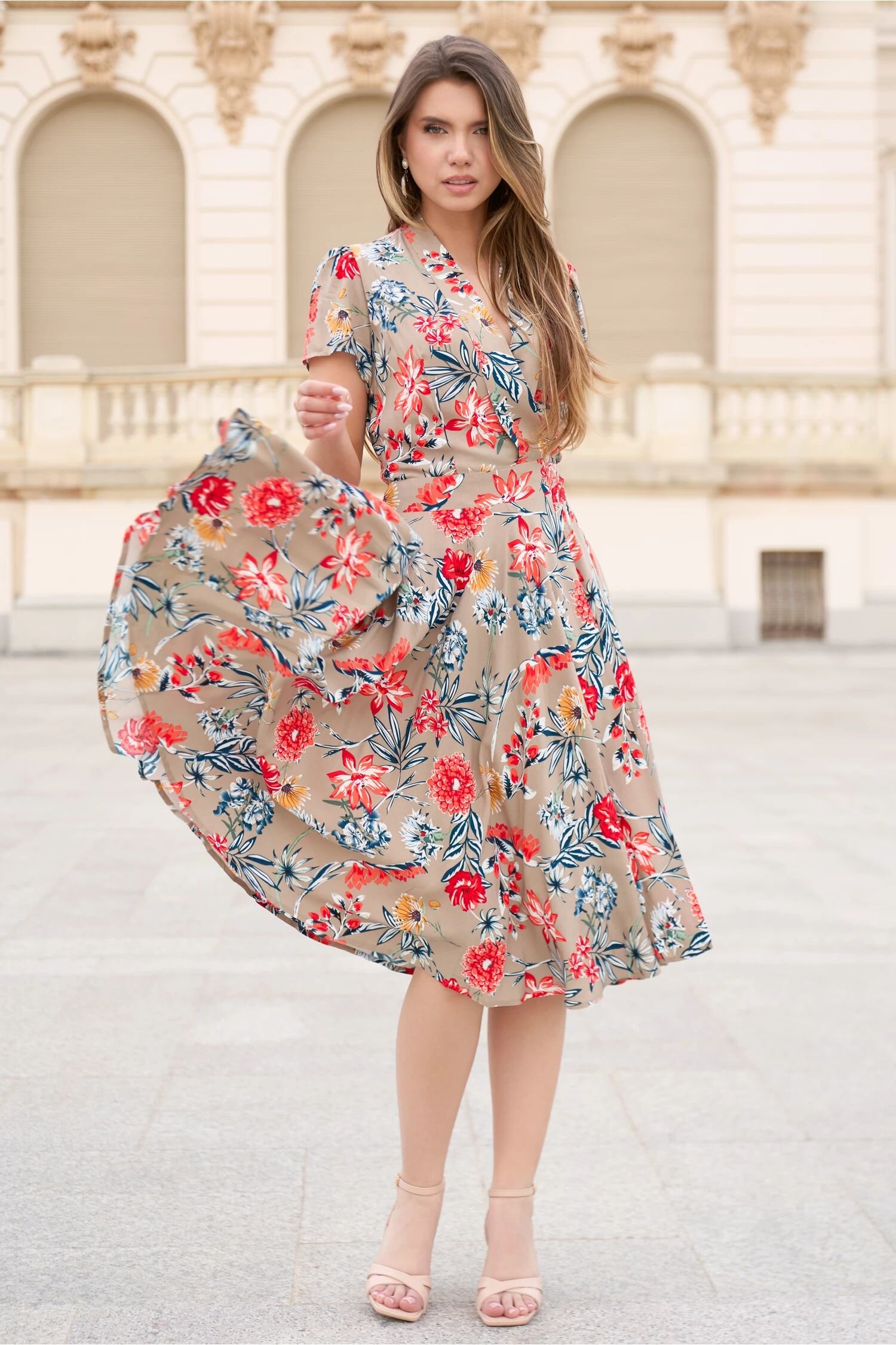  Rochie din viscoza bej cu croi petrecut si imprimeu floral rosu