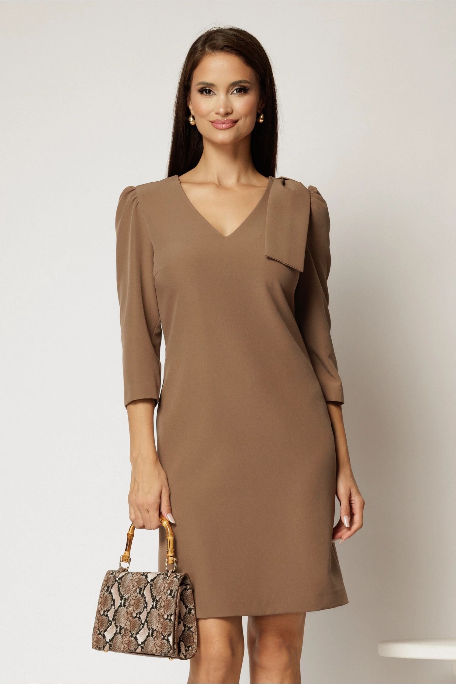  Rochie DY Fashion bej cu decolteu V si funda pe umar