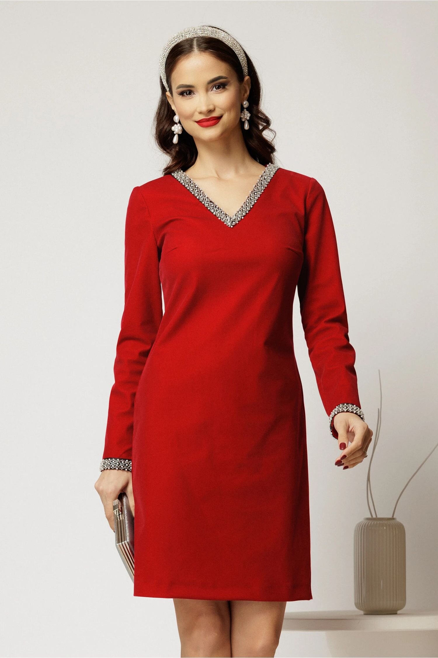  Rochie DY Fashion bordo din catifea fixa cu perle la decolteu si maneci