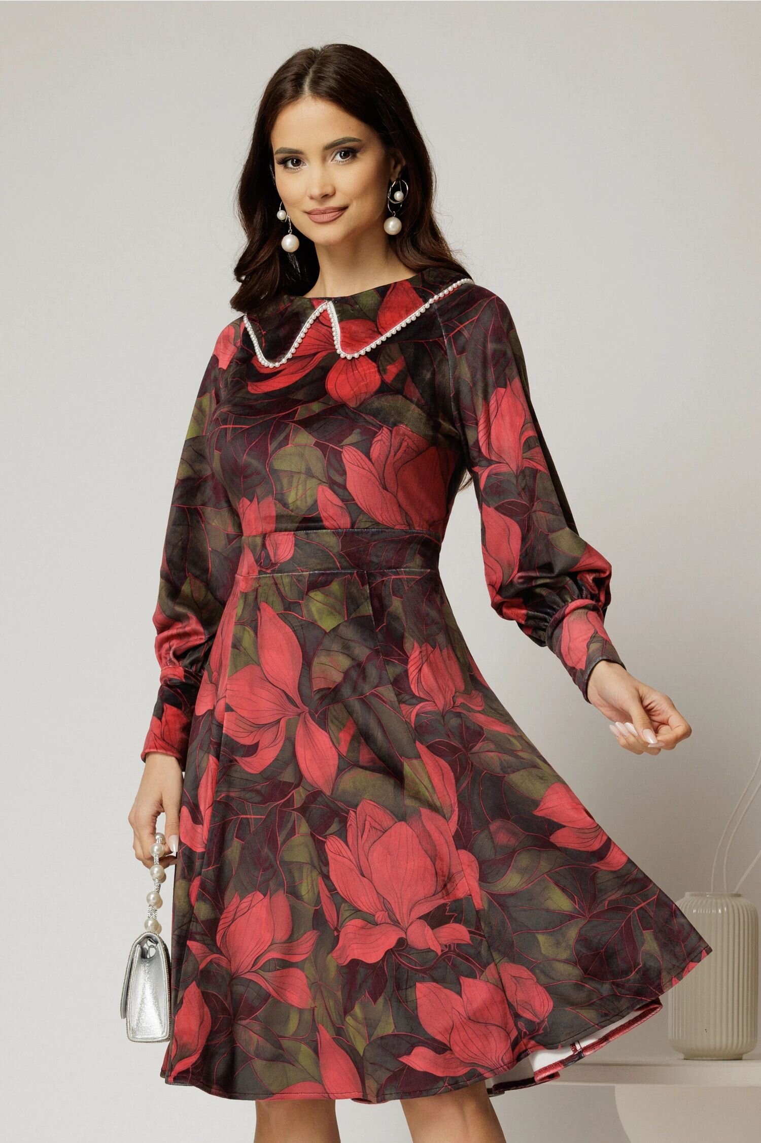  Rochie DY Fashion din catifea cu print rosu si perle la guler