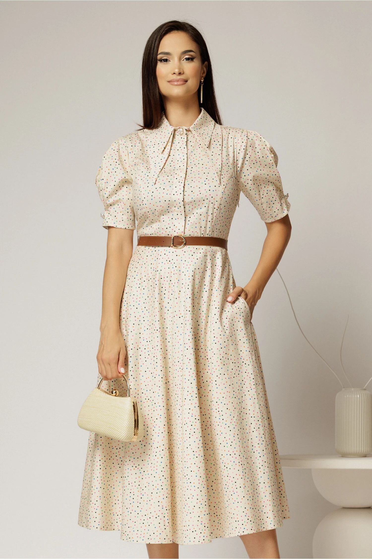  Rochie DY Fashion din poplin bej cu buline cu guler dublu si nasture la guler