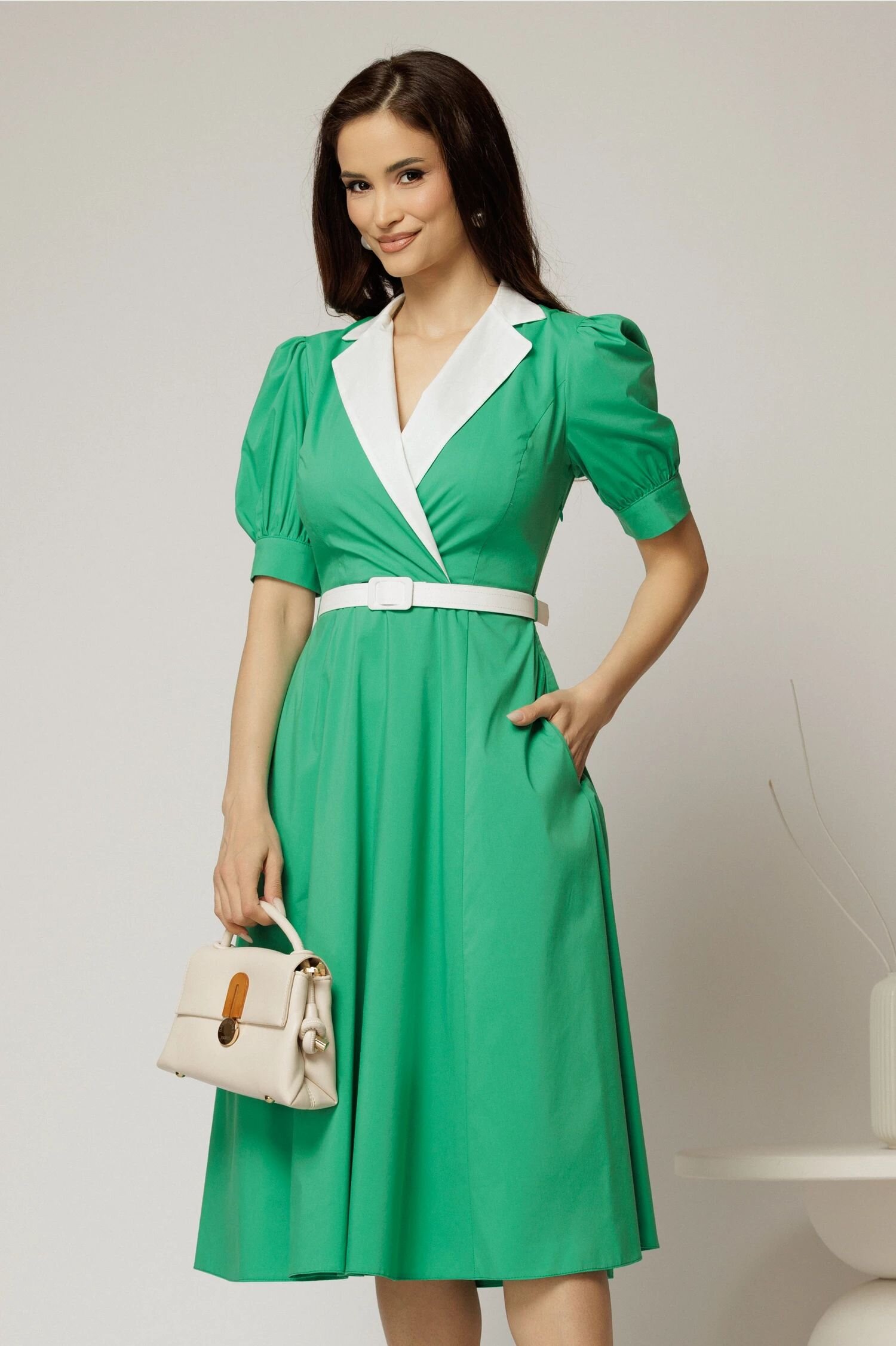  Rochie DY Fashion din poplin verde cu guler in contrast si curea in talie