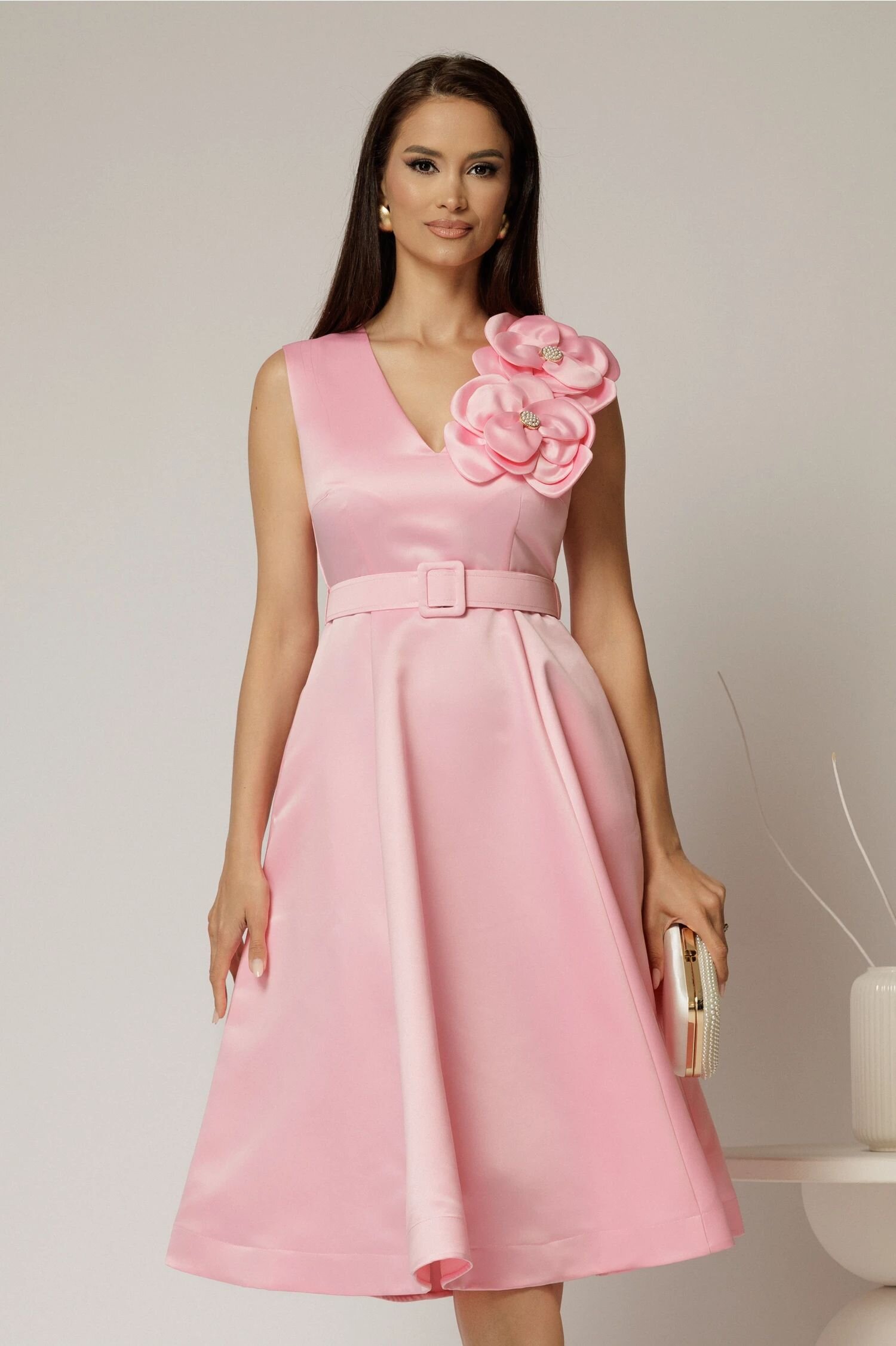 Rochie DY Fashion din tafta roz cu floare ampla cu perla pe umar