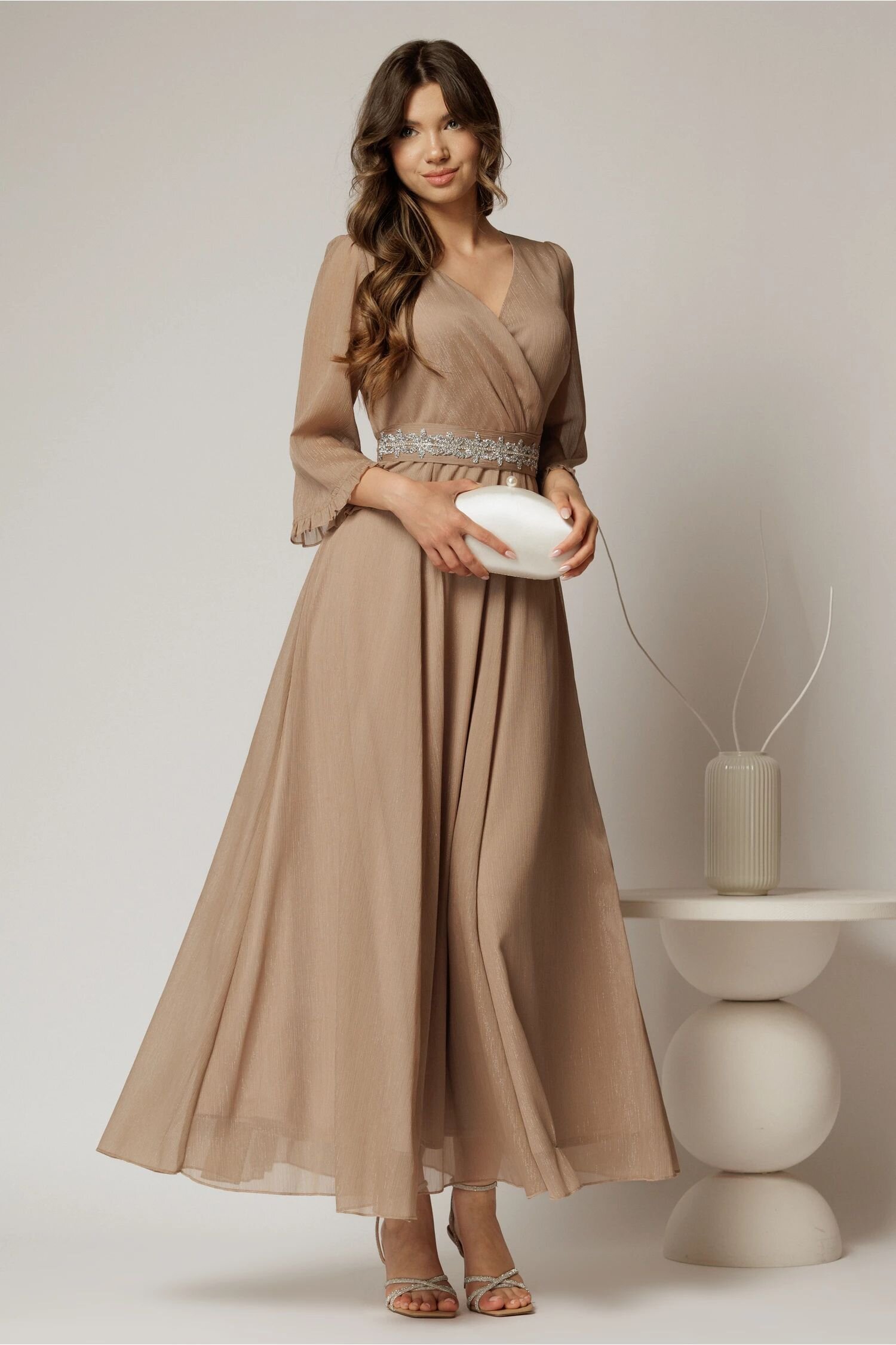  Rochie DY Fashion lunga bej din voal cu fir lurex