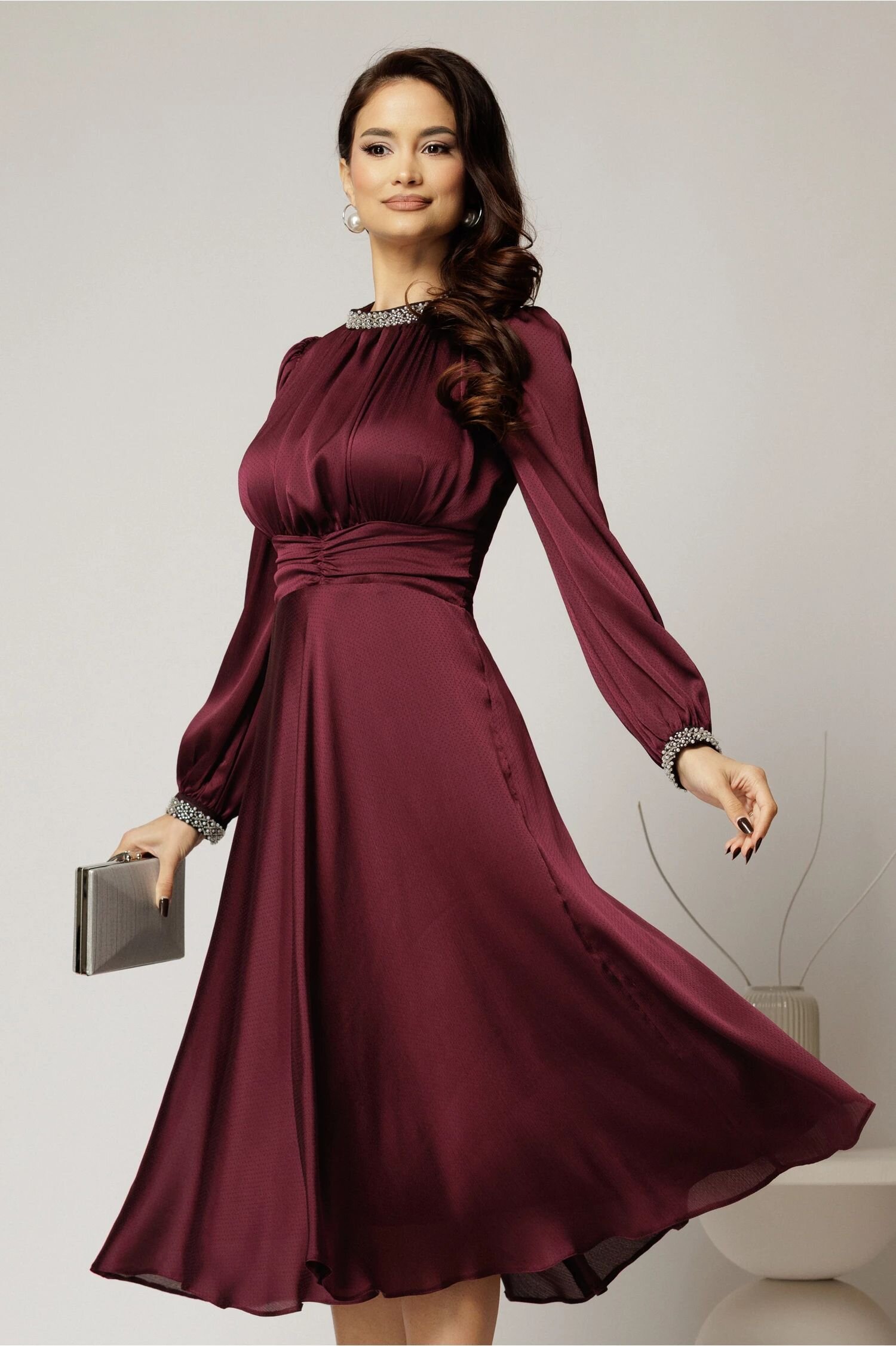 Rochie DY Fashion magenta din voal cu perle la guler si maneci