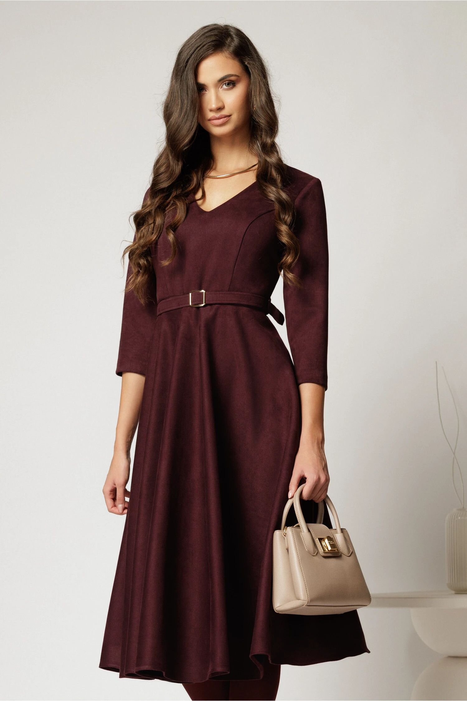  Rochie DY Fashion midi bordo din piele intoarsa cu decolteu in V