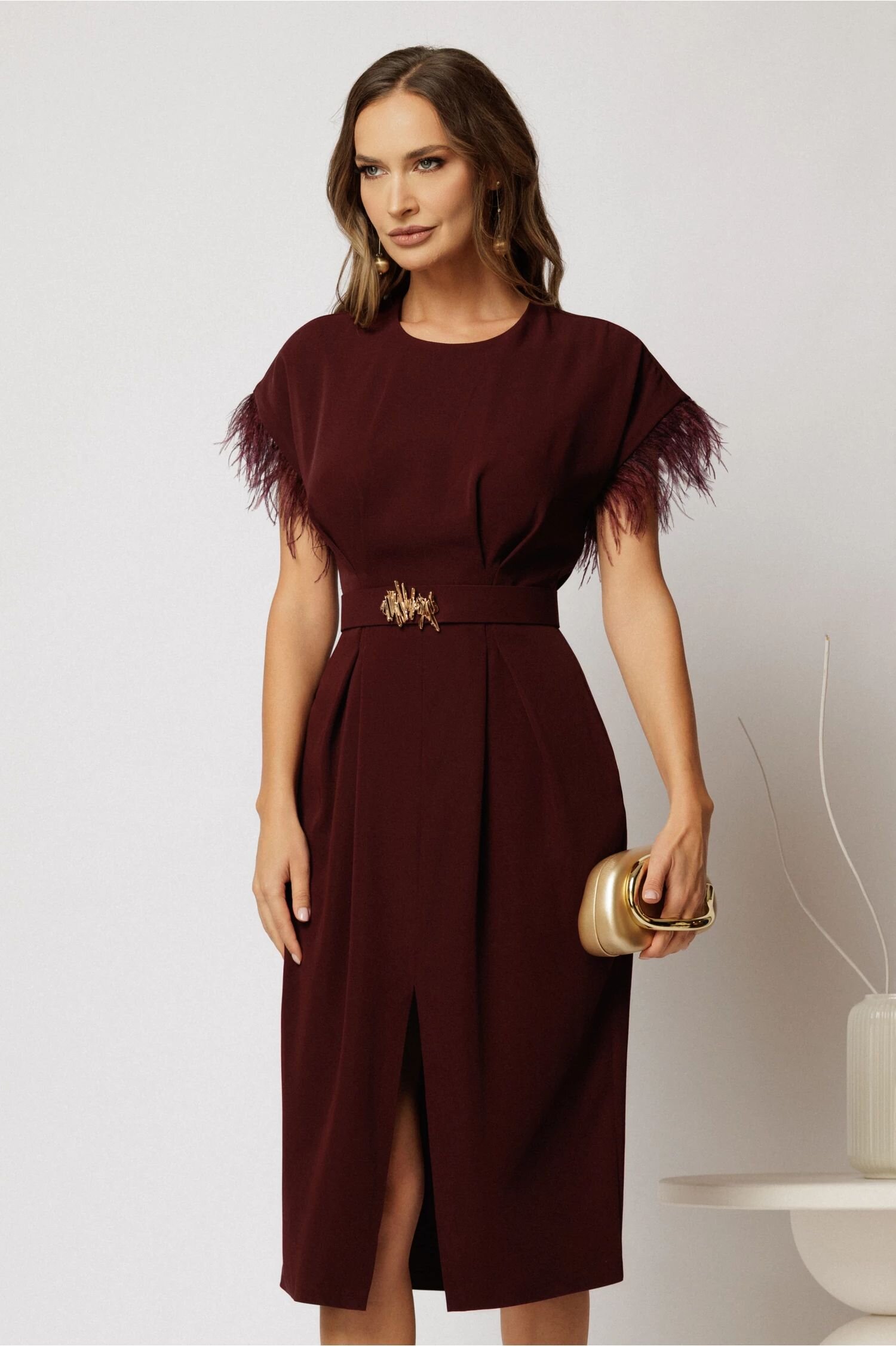  Rochie DY Fashion midi bordo din triplu voal cu pene la maneci