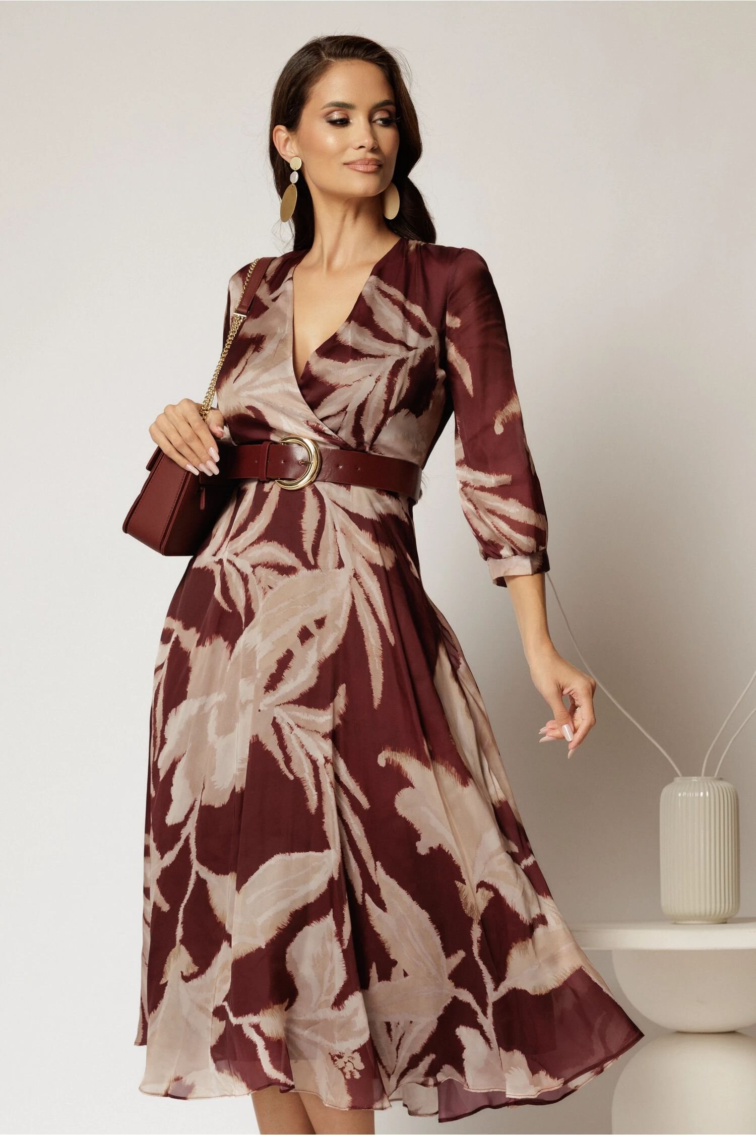  Rochie DY Fashion midi bordo din voal satinat cu imprimeu bej