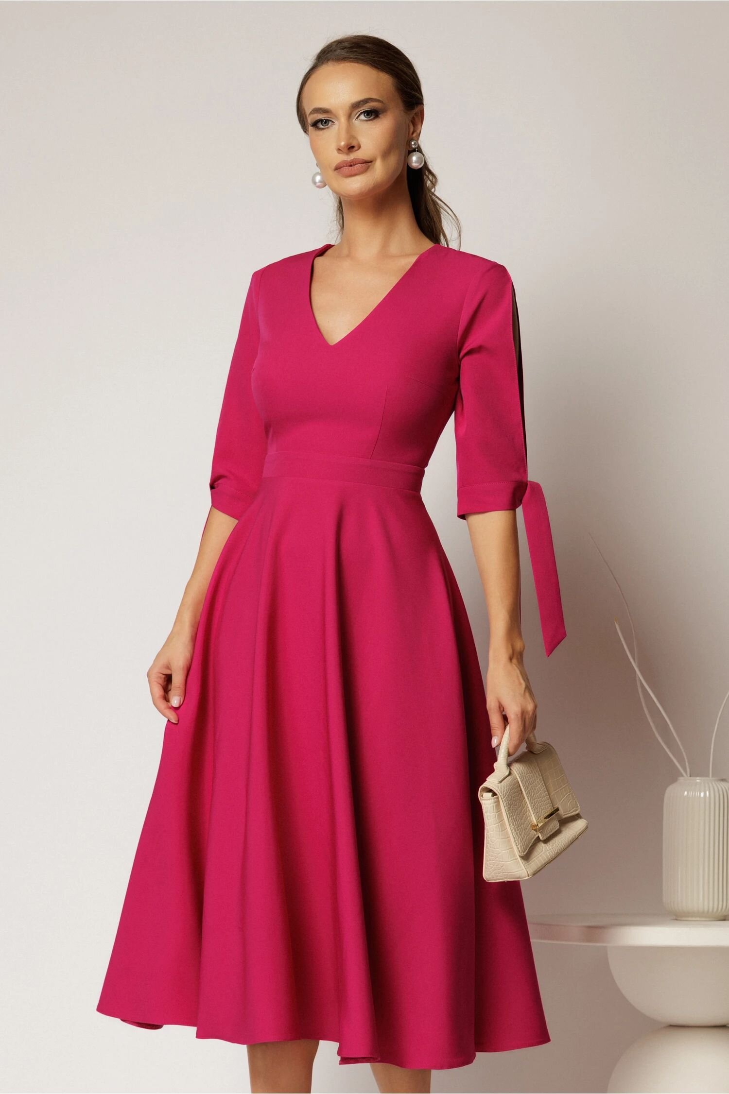  Rochie DY Fashion midi fucsia cu decolteu in V si funde la maneci