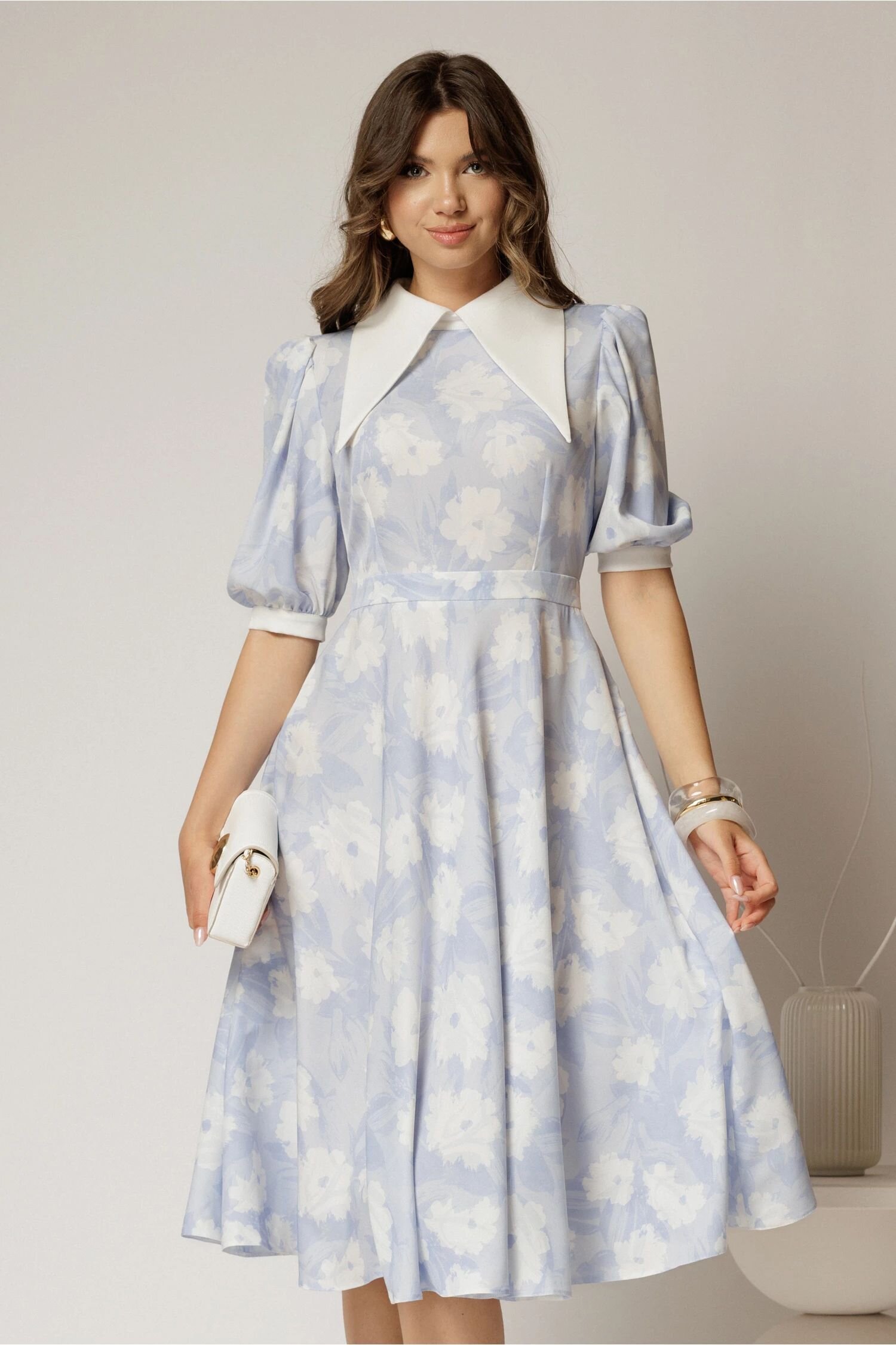  Rochie DY Fashion midi imprimeu floral bleu cu guler ascutit si maneci bufante