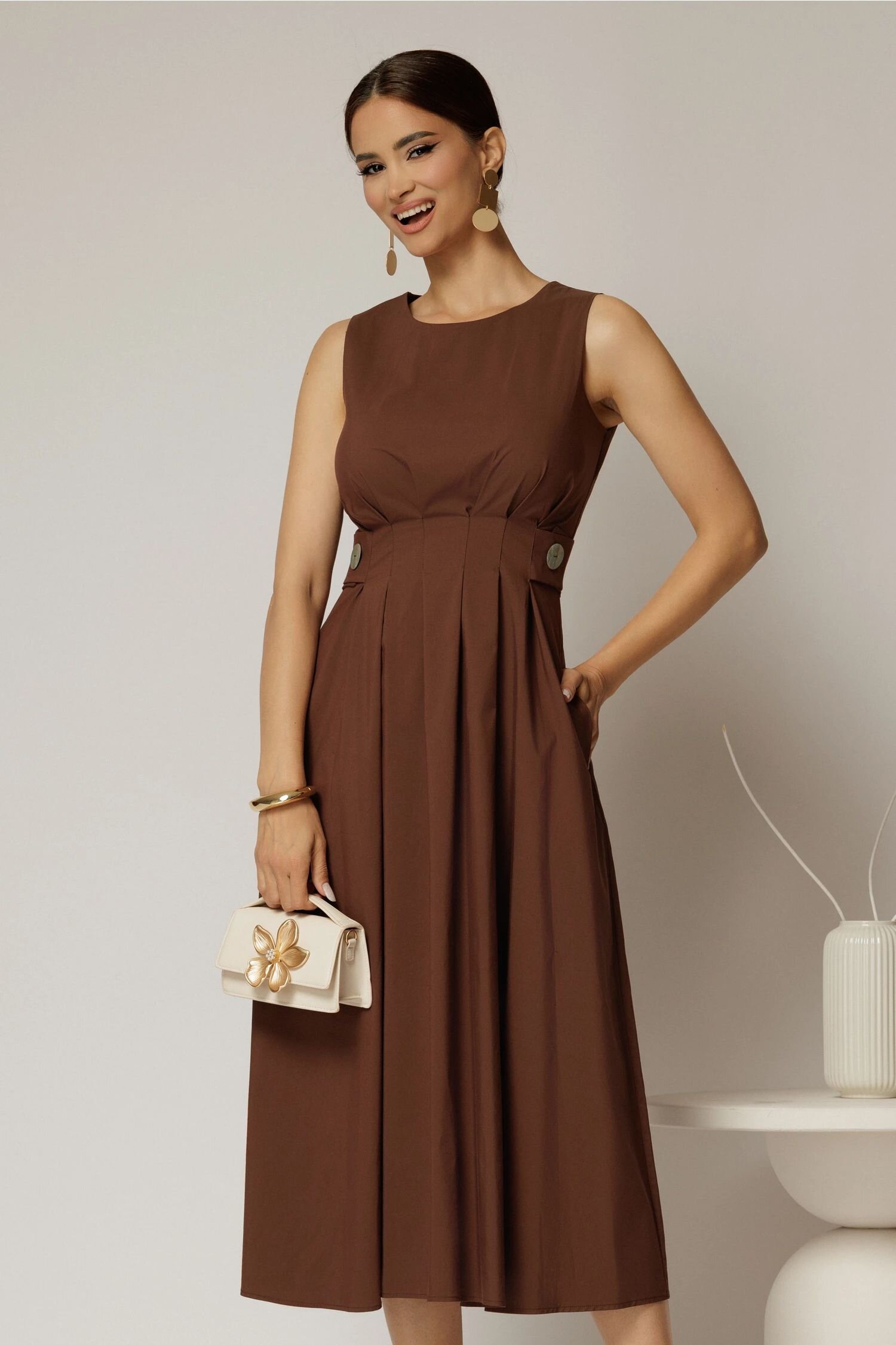  Rochie DY Fashion midi maro din bumbac cu nasturi si cusaturi pe talie