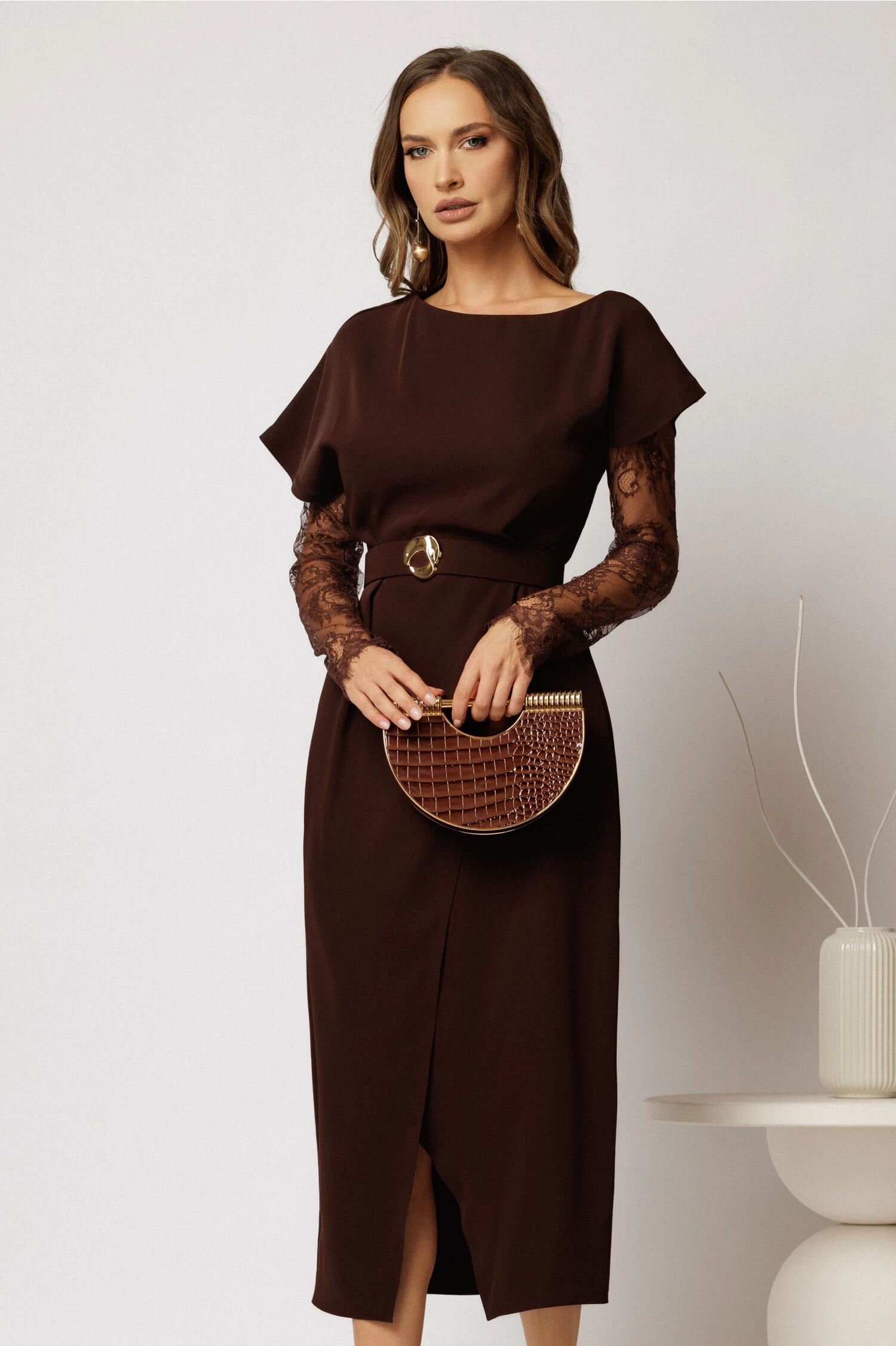  Rochie DY Fashion midi maro din triplu voal cu croi petrecut