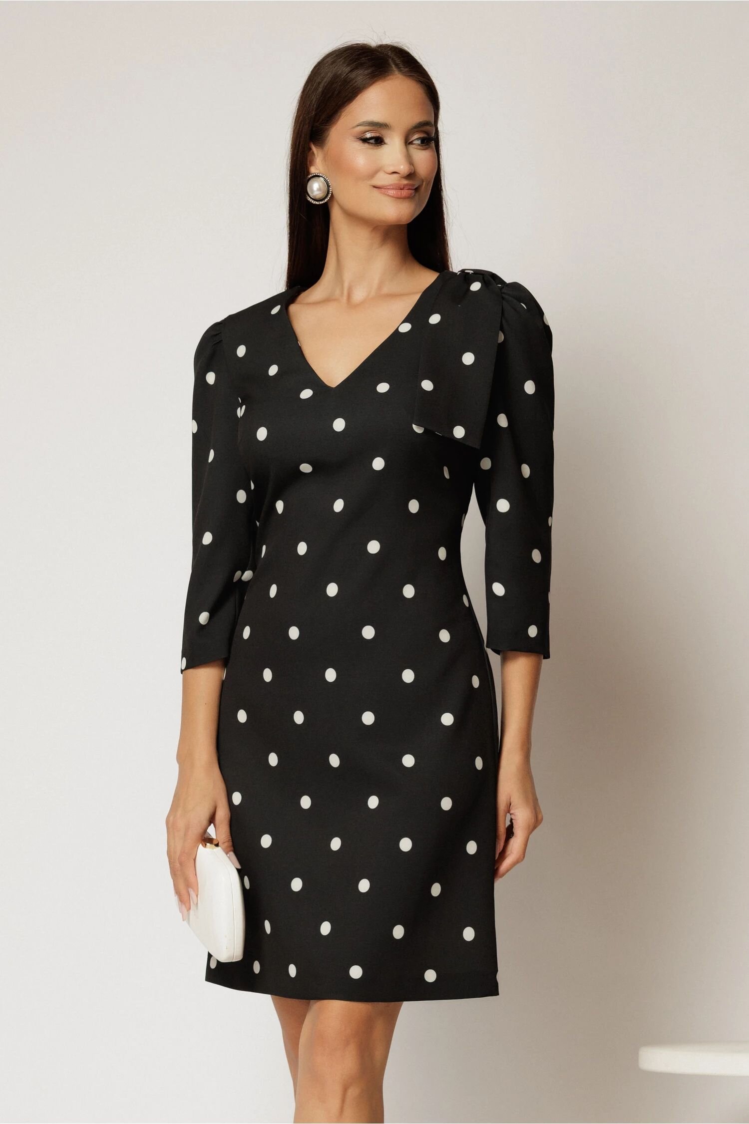  Rochie DY Fashion neagra cu buline cu decolteu V si funda pe umar