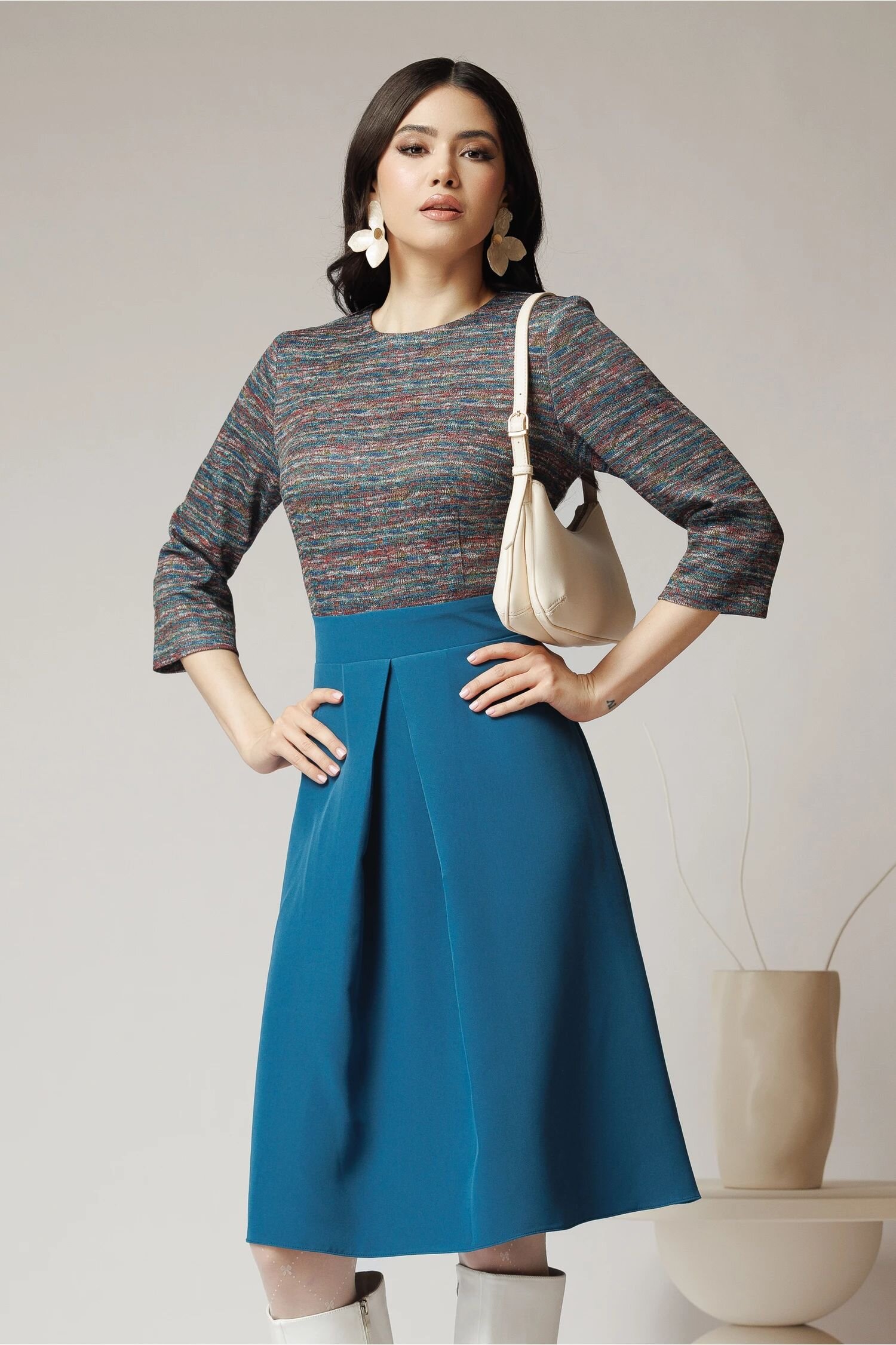  Rochie DY Fashion office cu fusta din stofa turcoaz si bust din jerse cu imprimeu