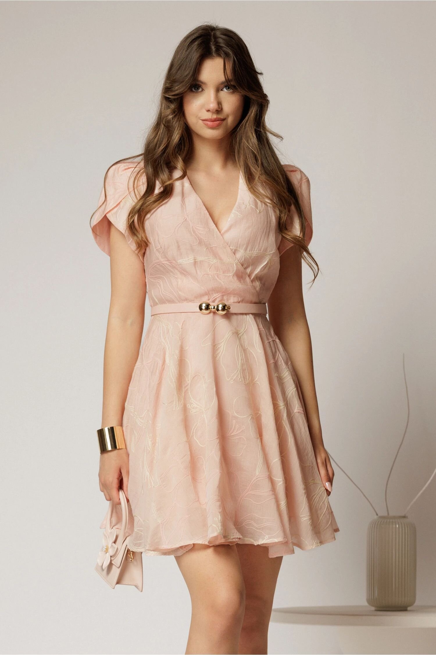  Rochie DY Fashion roz scurta cu broderii florale si decolteu petrecut