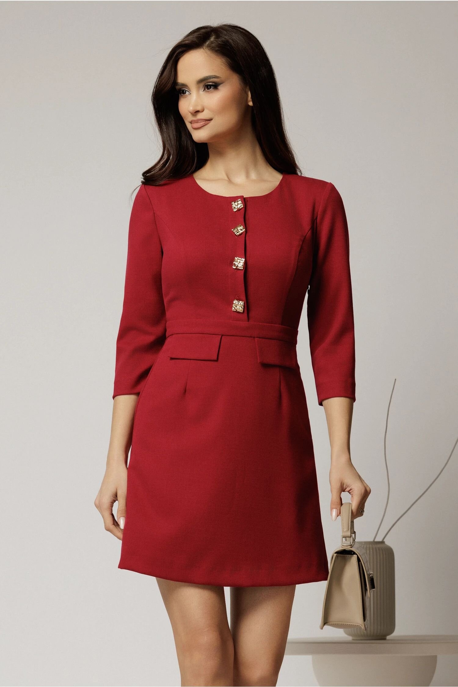  Rochie DY Fashion scurta bordo cu nasturi pe bust si fusta tip A