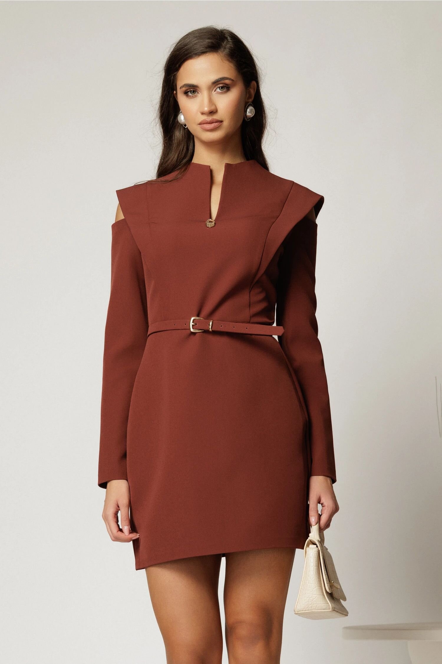  Rochie DY Fashion scurta caramizie cu decupaje la umeri