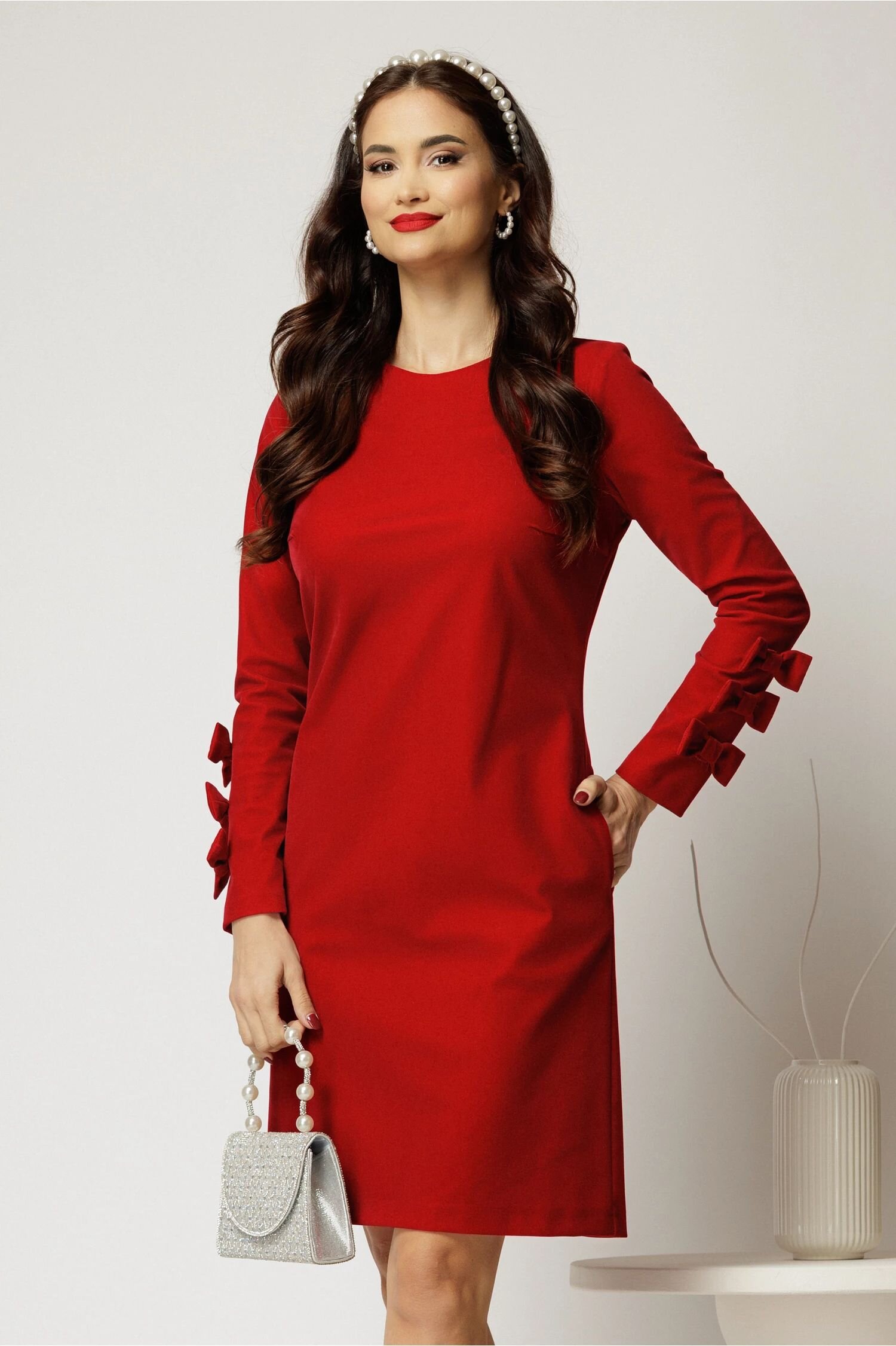  Rochie DY Fashion scurta din catifea fixa bordo cu funde pe maneci
