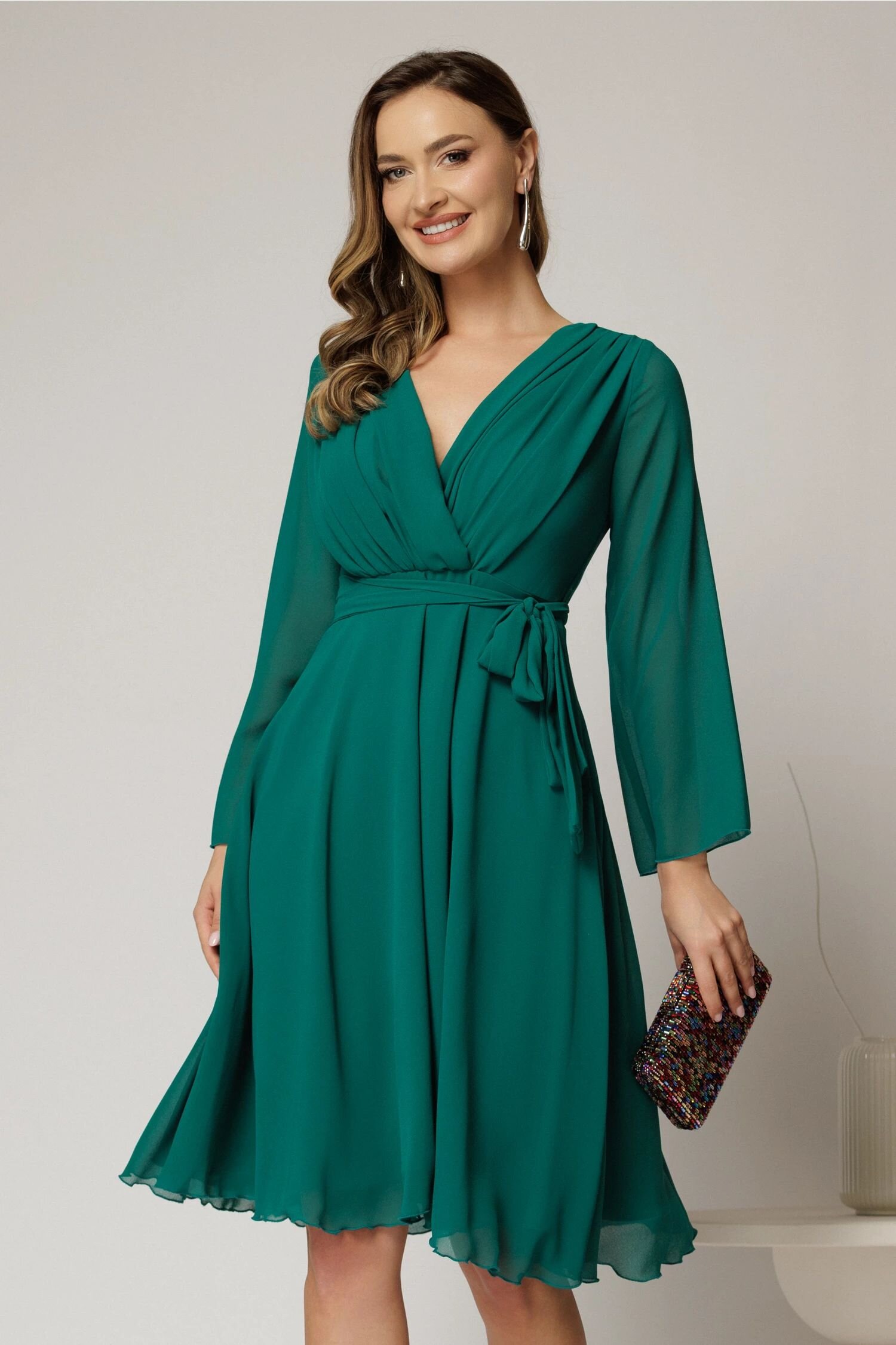  Rochie DY Fashion scurta din voal verde cu decolteu petrecut si cordon in talie