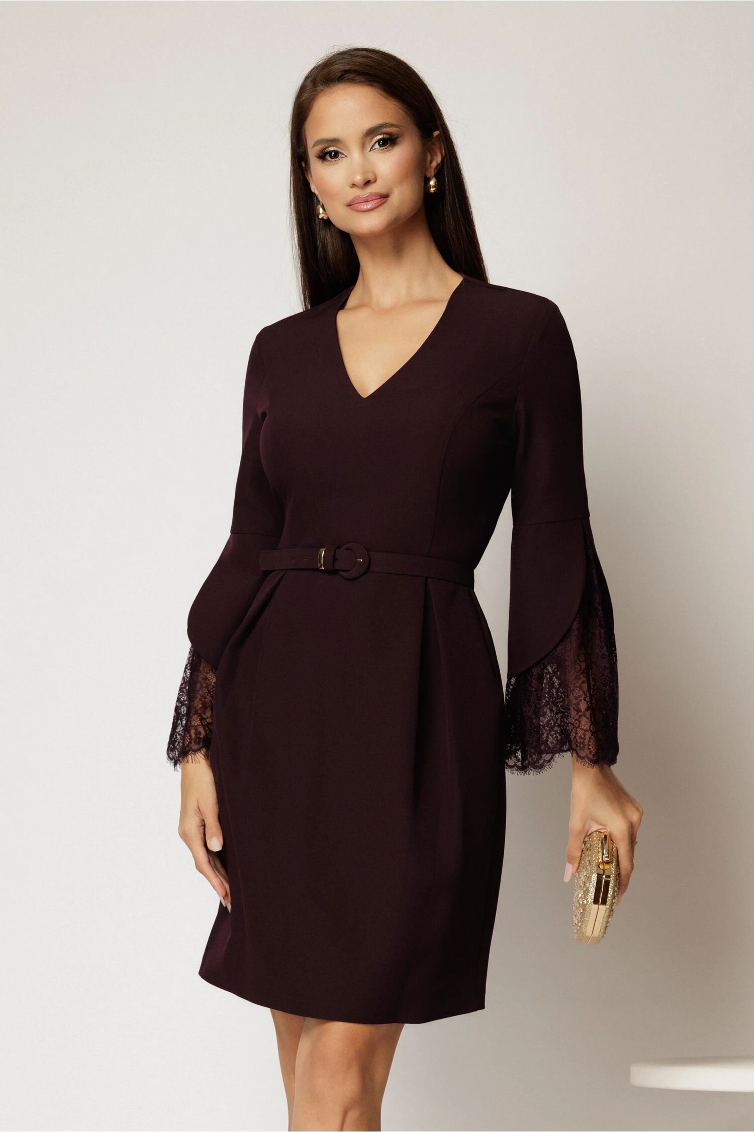  Rochie DY Fashion scurta mov cu decolteu in V si dantela la maneci