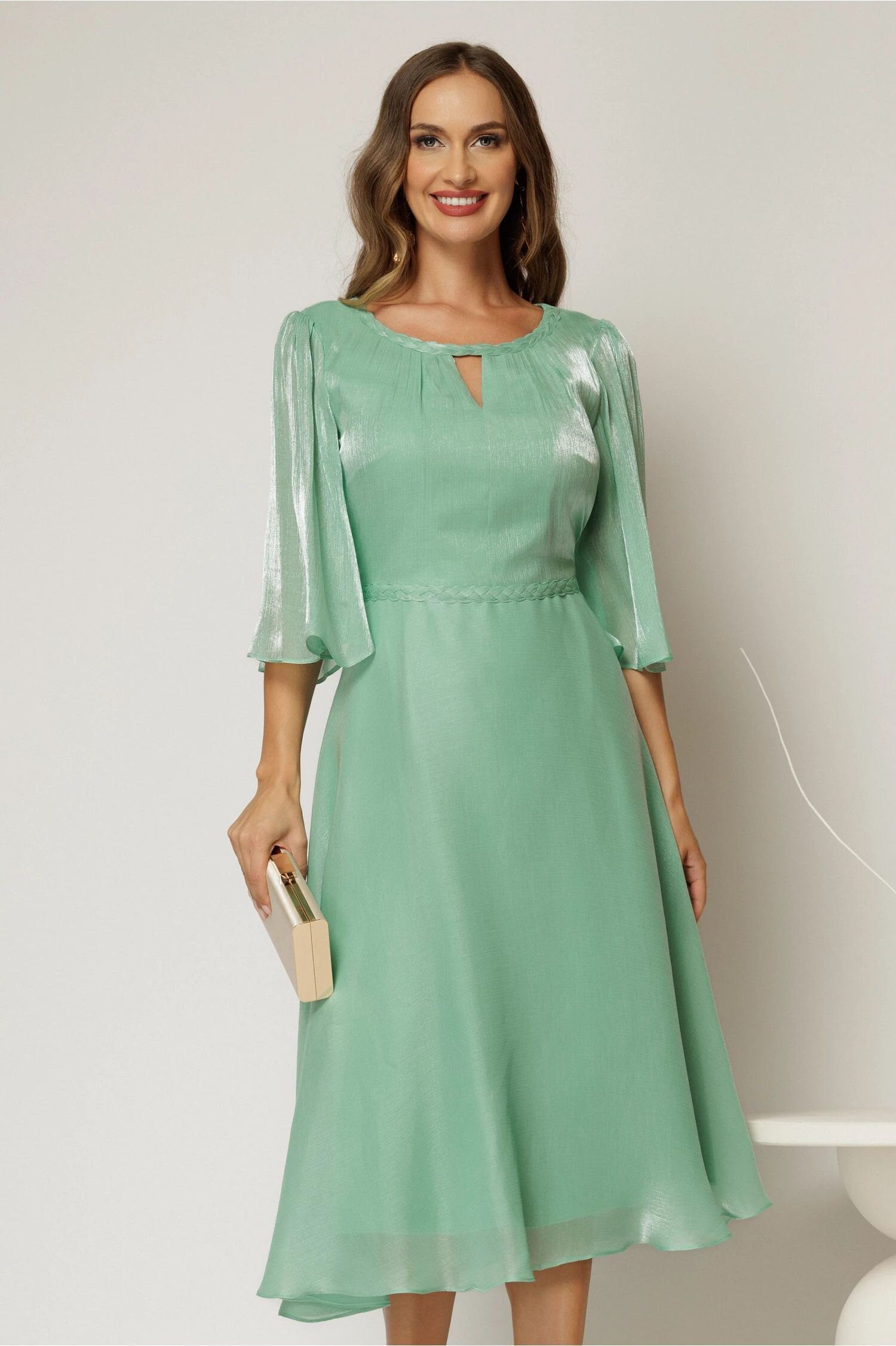  Rochie eleganta verde din voal peliculizat cu decolteu cu decupaj
