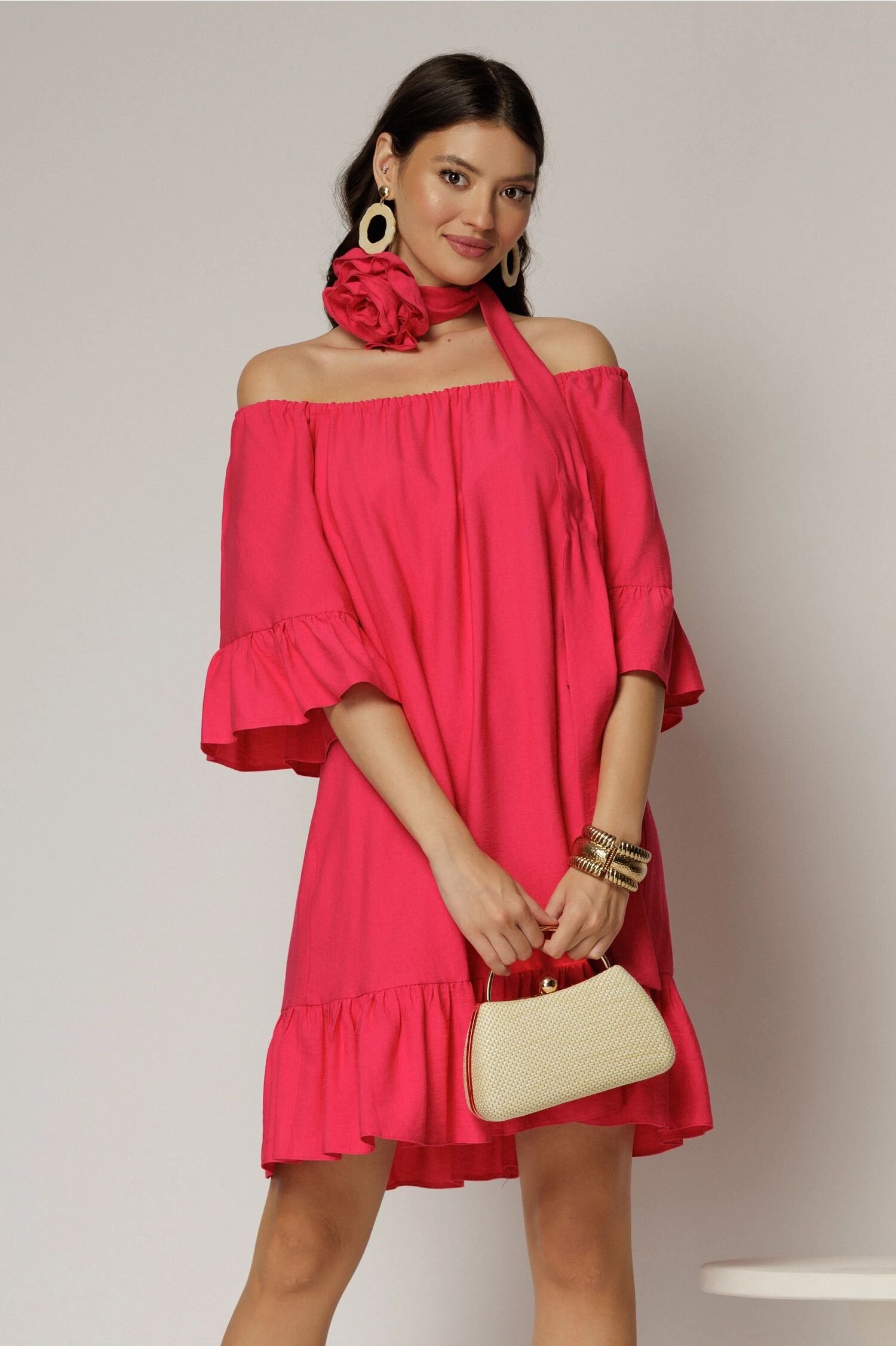  Rochie fucsia din vascoza cu volan la baza si maneci trei sferturi
