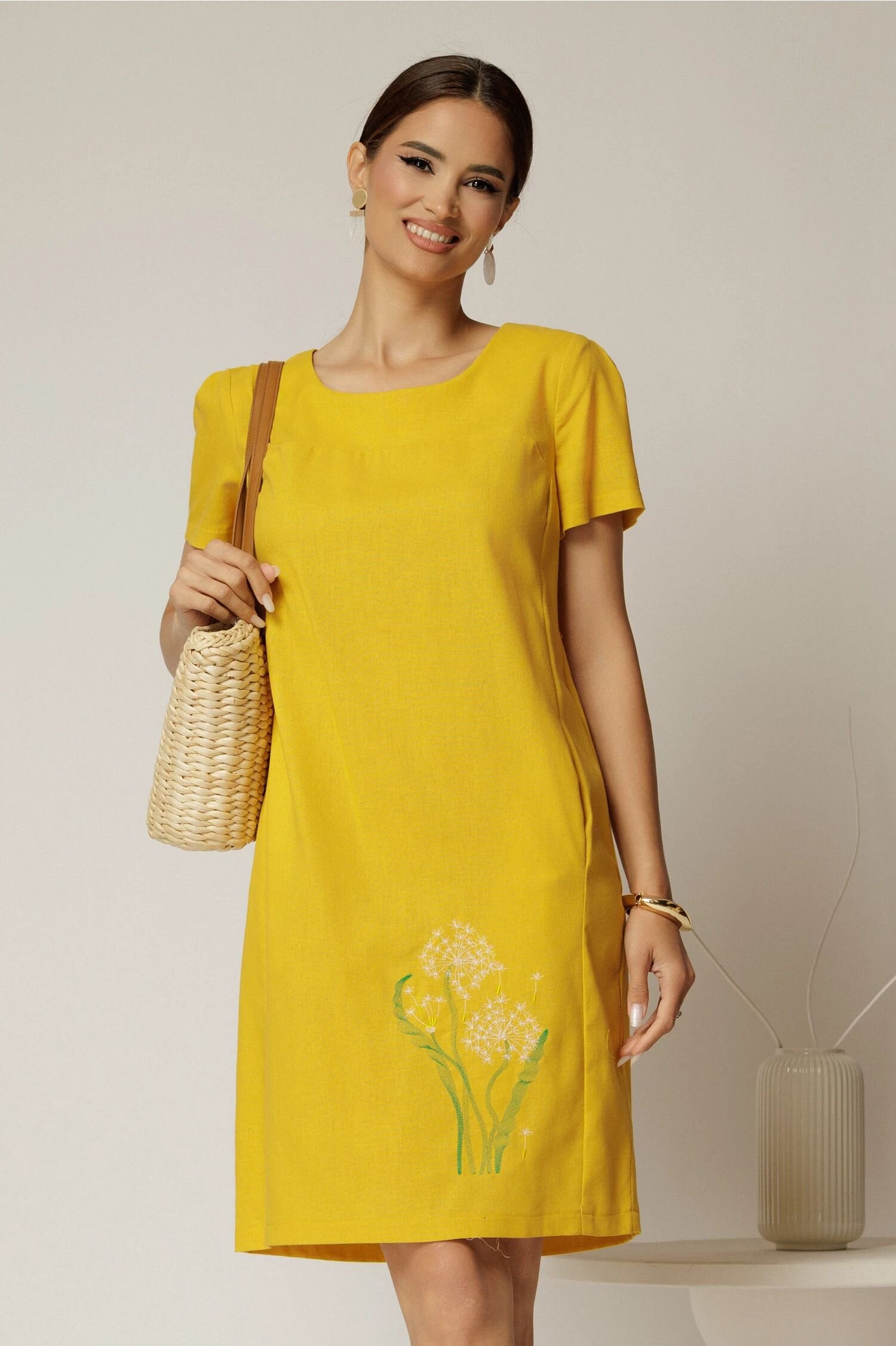  Rochie galbena din in cu flori brodate si croi drept