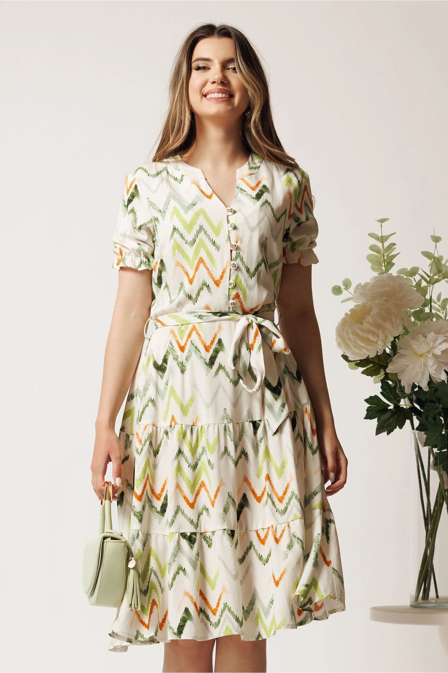  Rochie ivory cu print zig-zag verde in clos cu cordon in talie