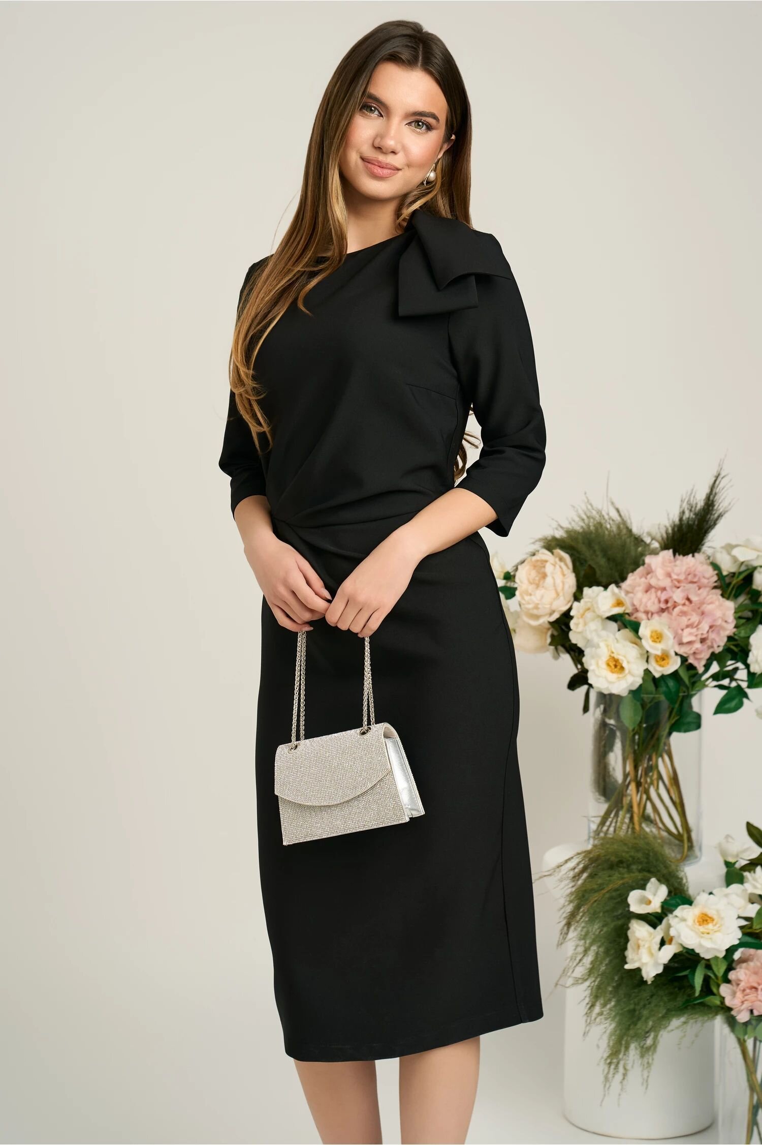  Rochie LaDonna eleganta din stofa neagra cu funda maxi pe umar si fronseu in talie