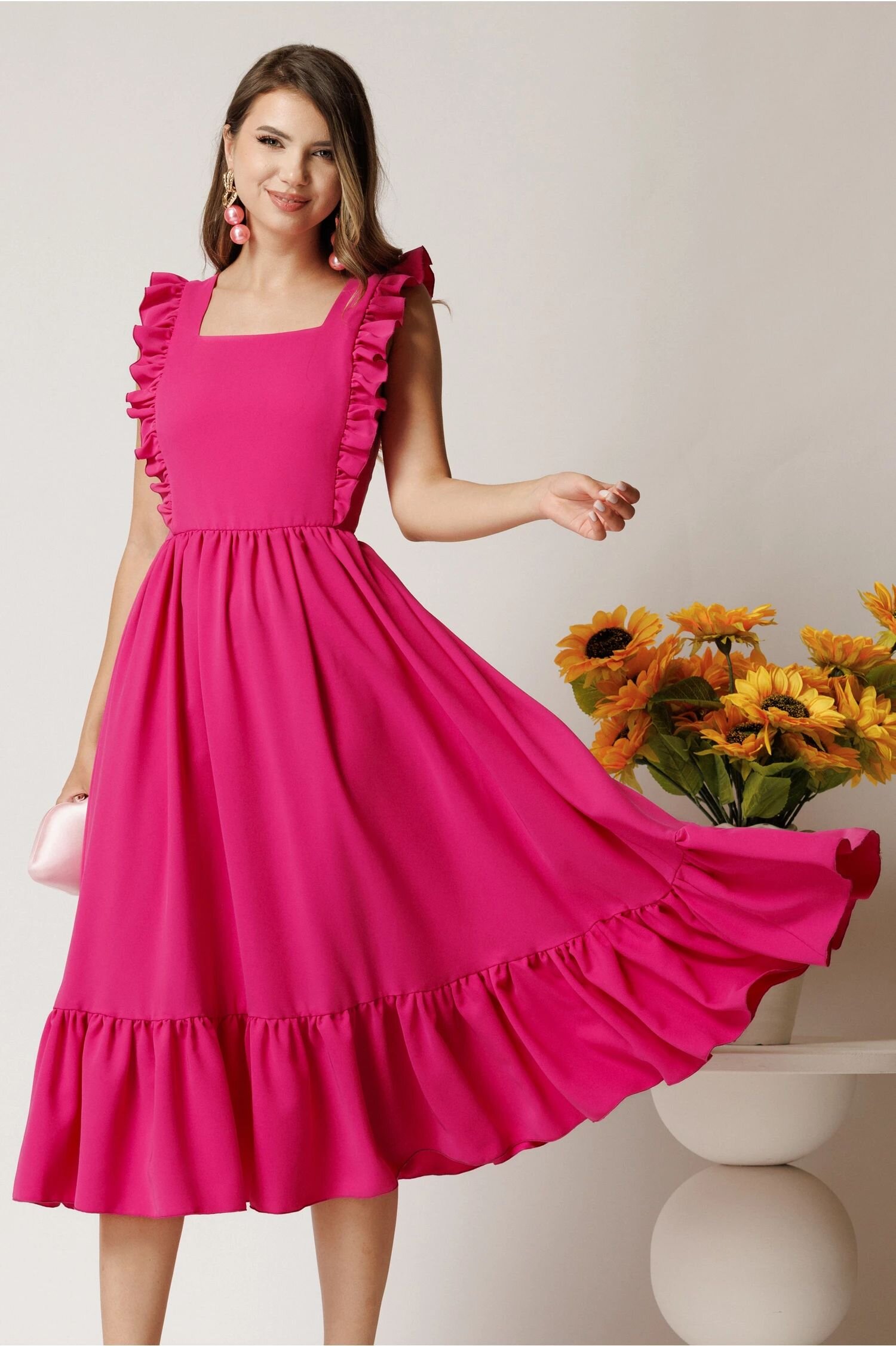  Rochie Lauren midi fucsia din triplu voal cu volane si spatele gol