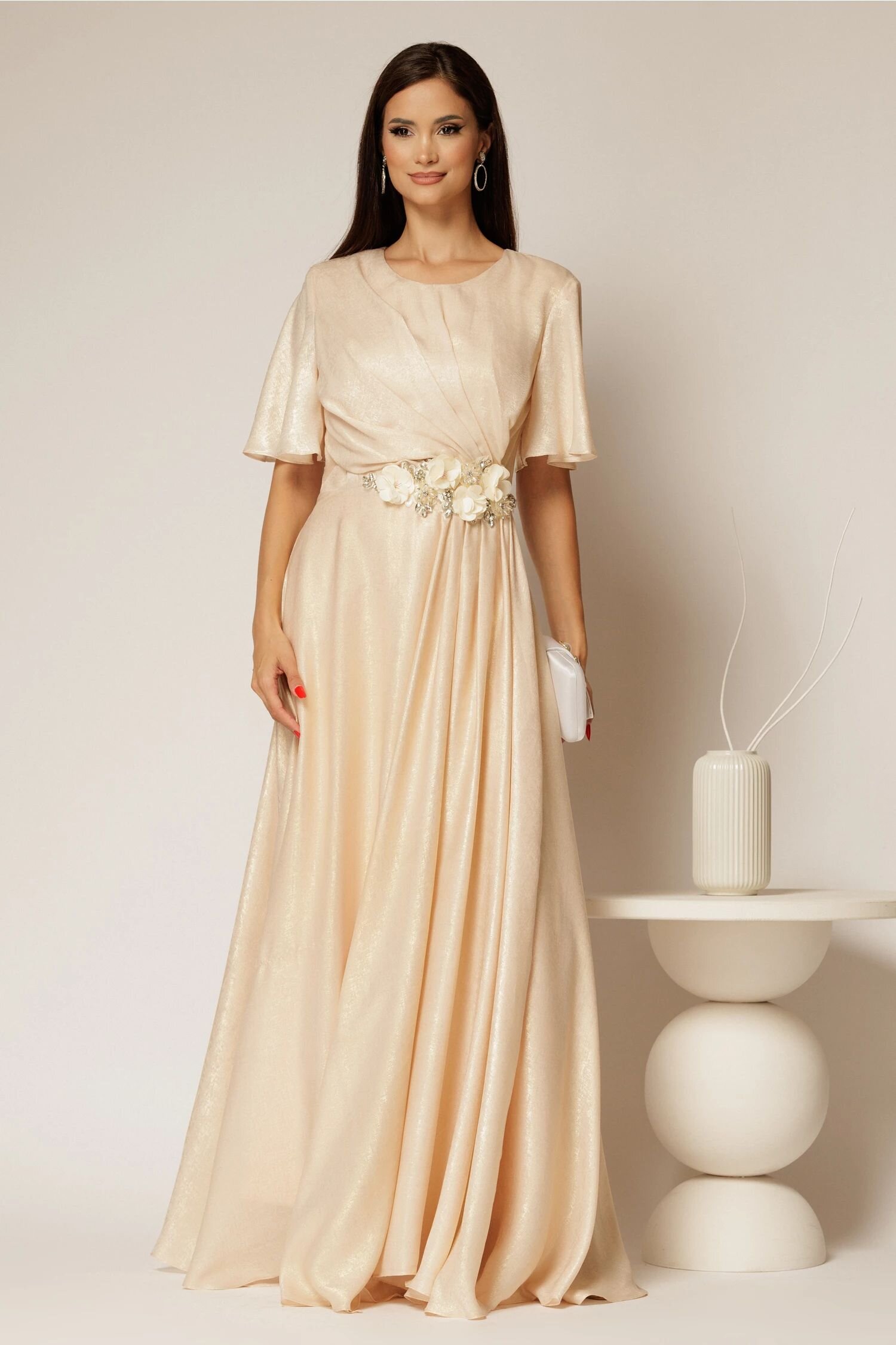  Rochie lunga bej de seara din voal cu accesoriu in talie