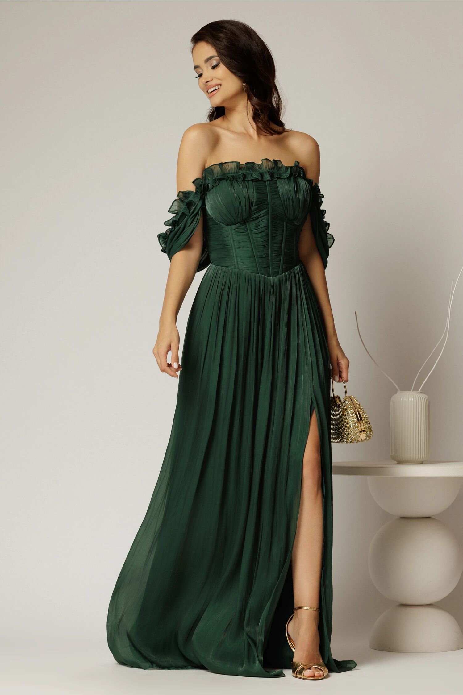  Rochie lunga verde intens de ocazie din voal peliculizat cu bust tip corset