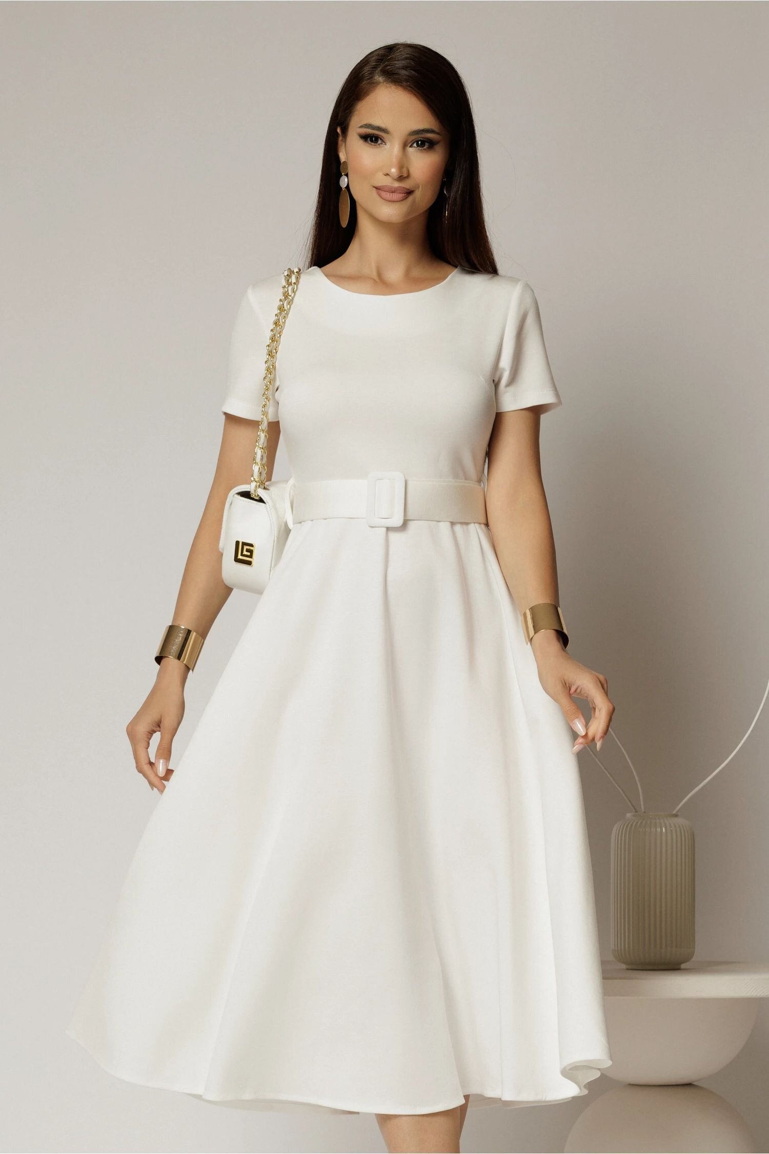  Rochie midi alba cu maneca scurta si curea in talie cu adaos de viscoza