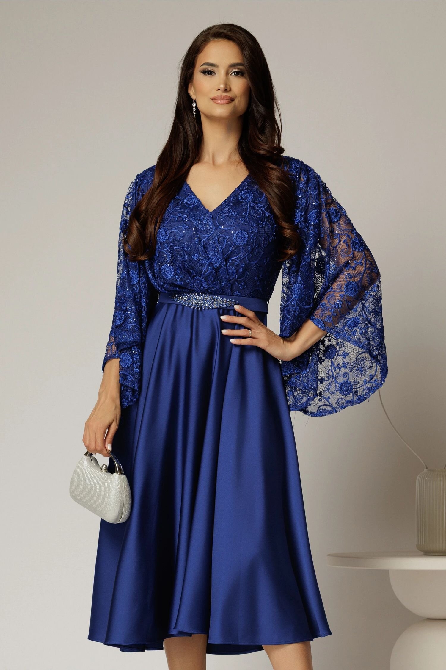  Rochie midi albastra de ocazie din satin si dantela