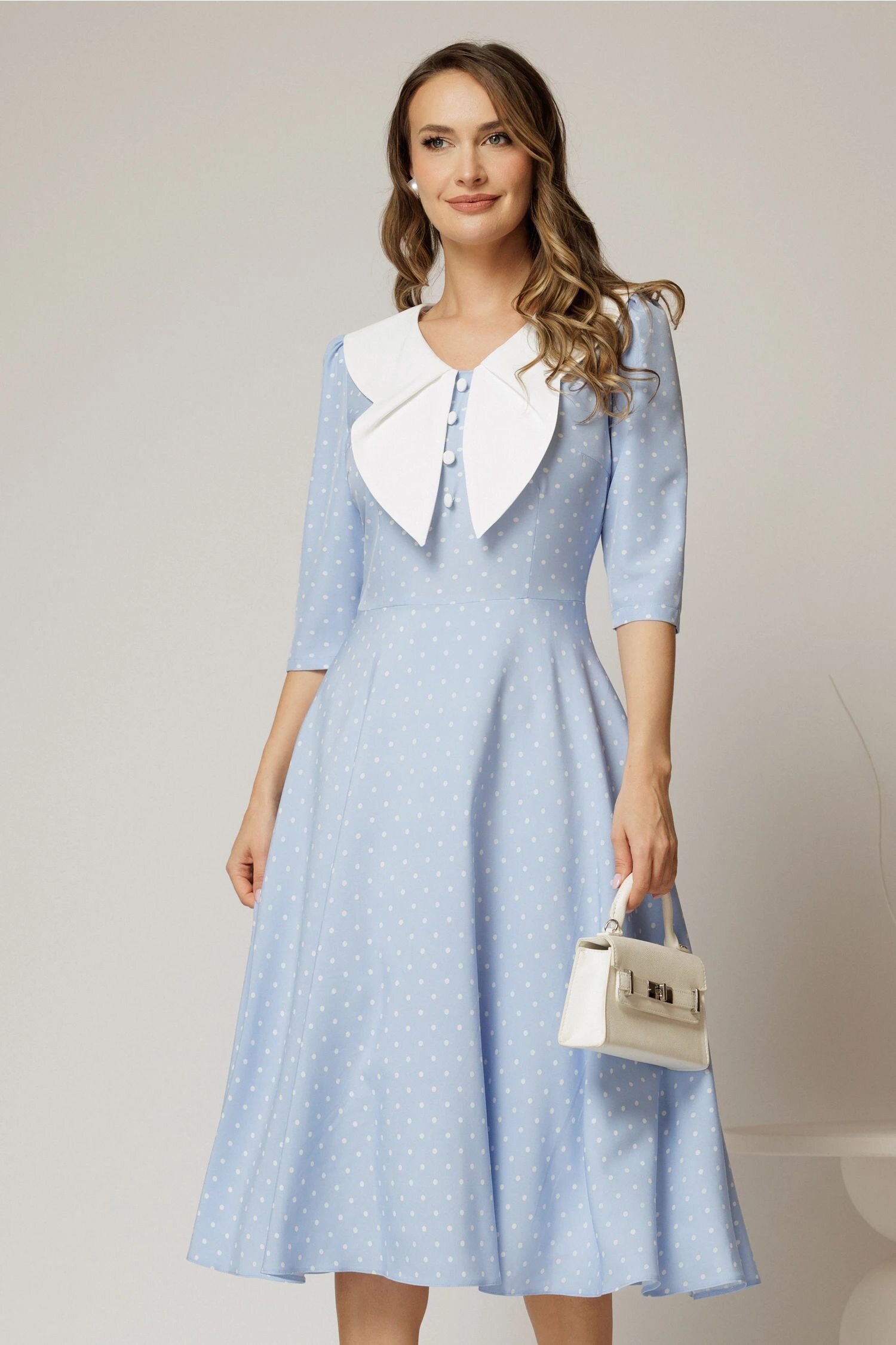  Rochie midi bleu cu buline si guler amplu croi clos
