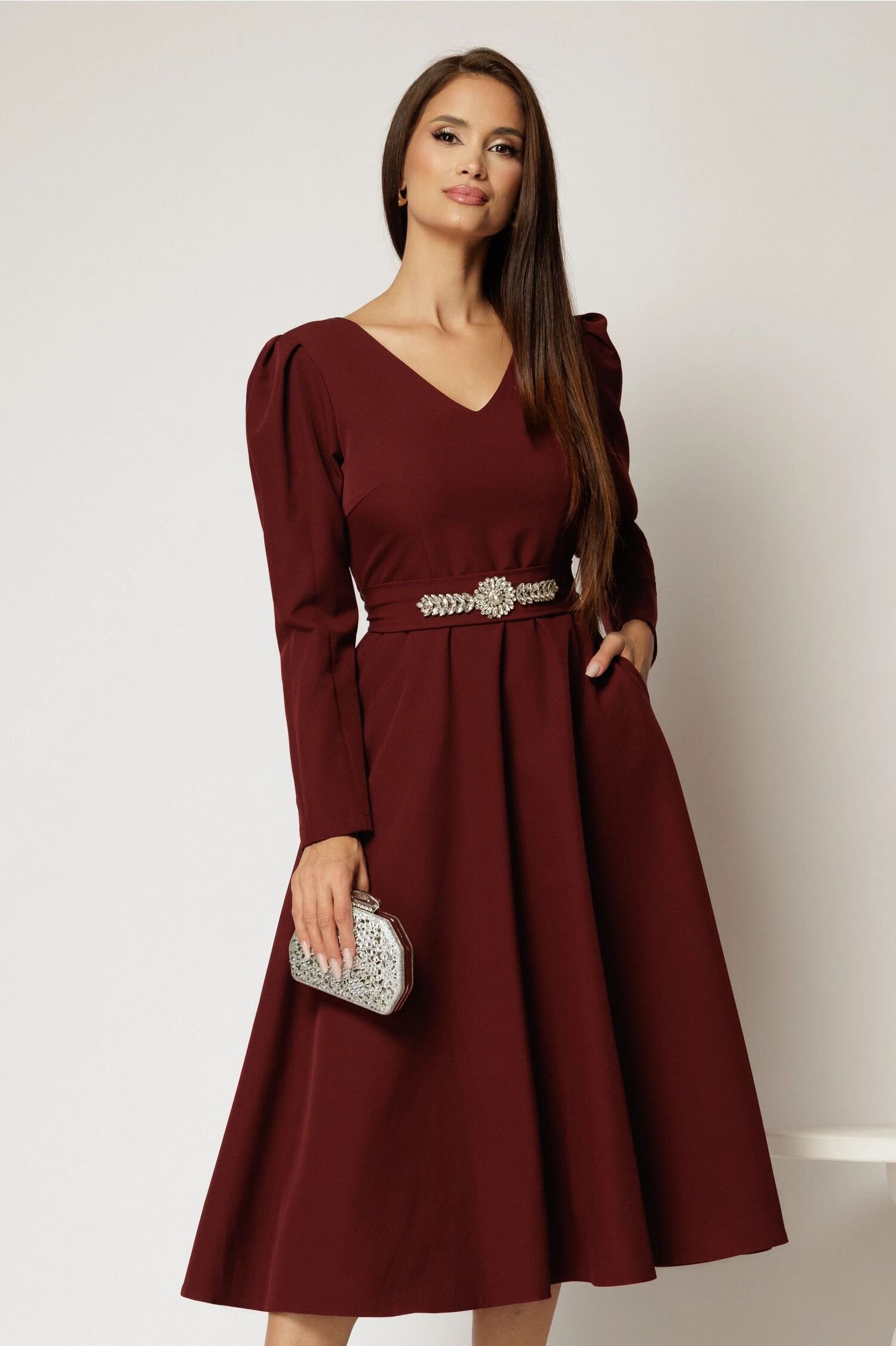  Rochie midi clos bordo cu cordon detasabil cu aplicatii