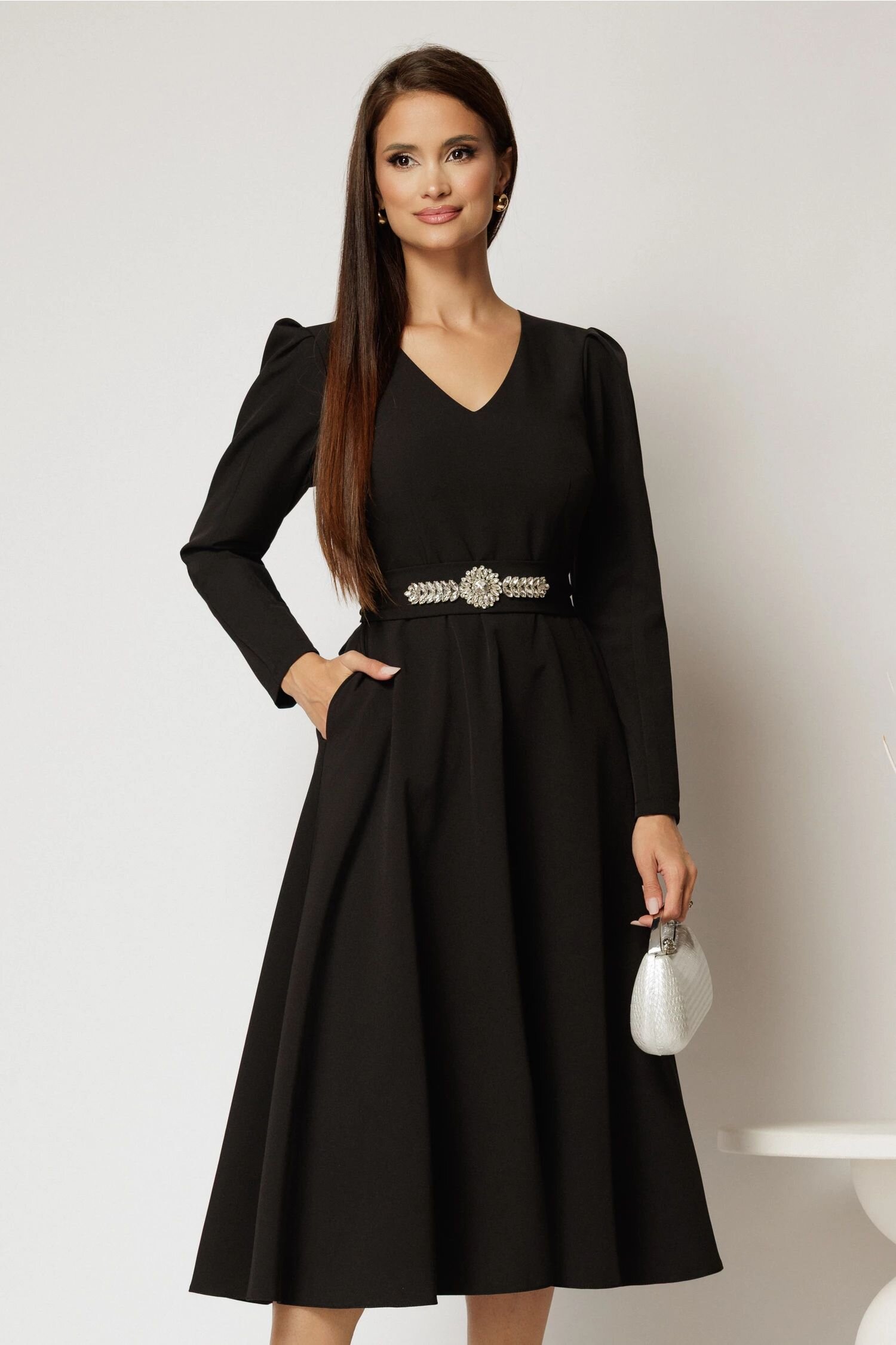  Rochie midi clos neagra cu cordon detasabil cu aplicatii