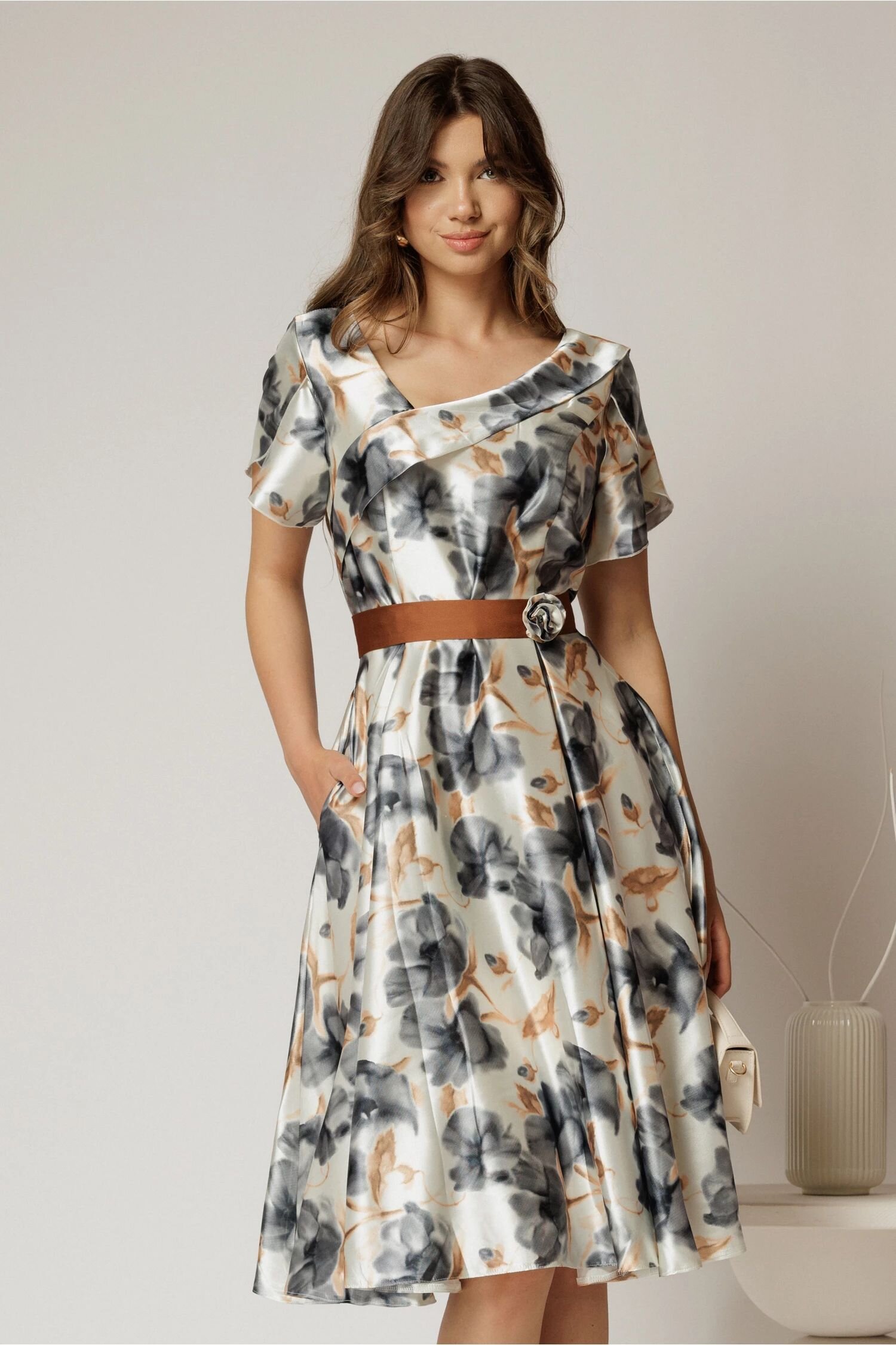  Rochie midi din satin cu imprimeuri gri si maro