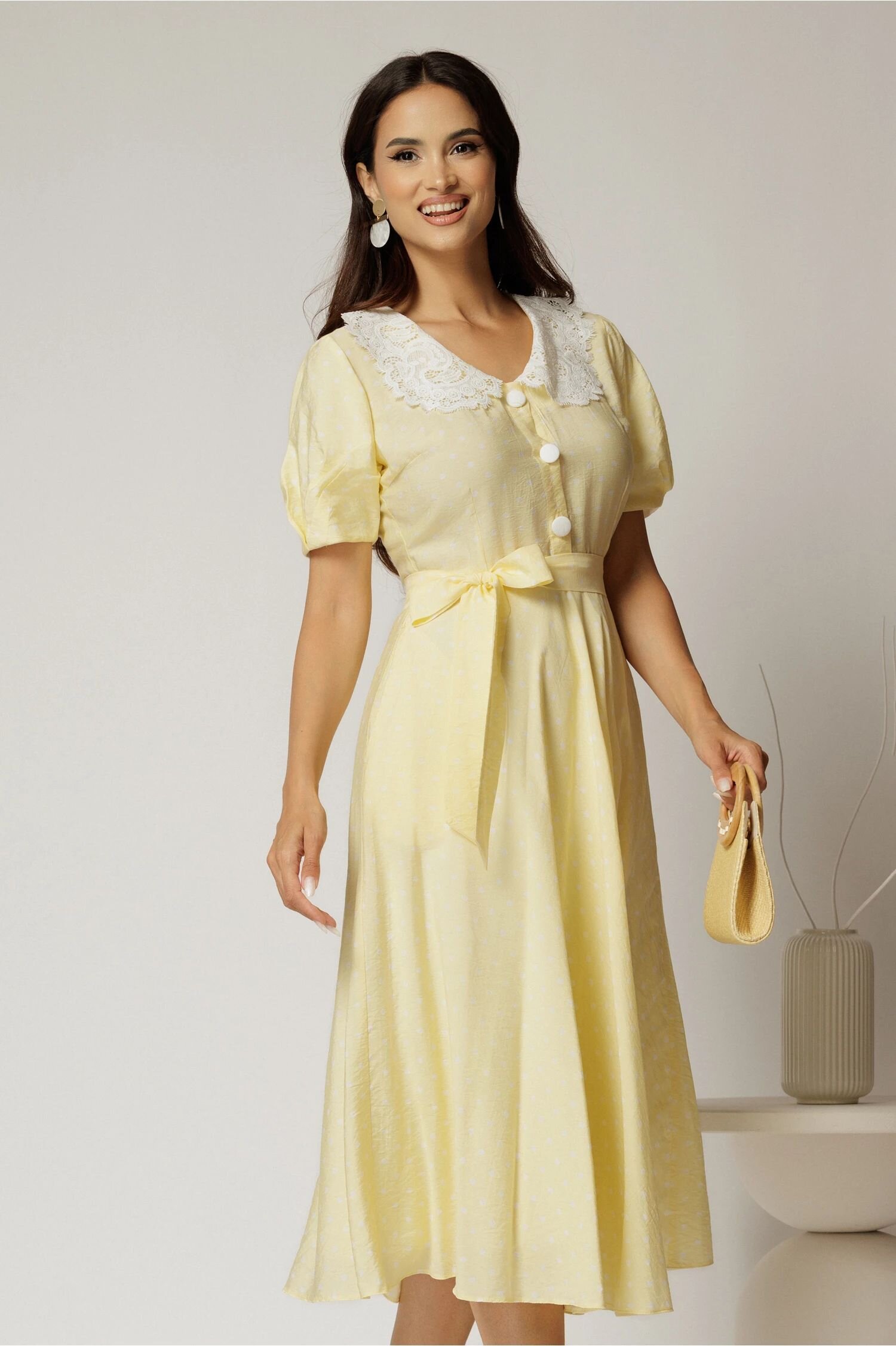  Rochie midi galbena cu buline de zi si guler brodat