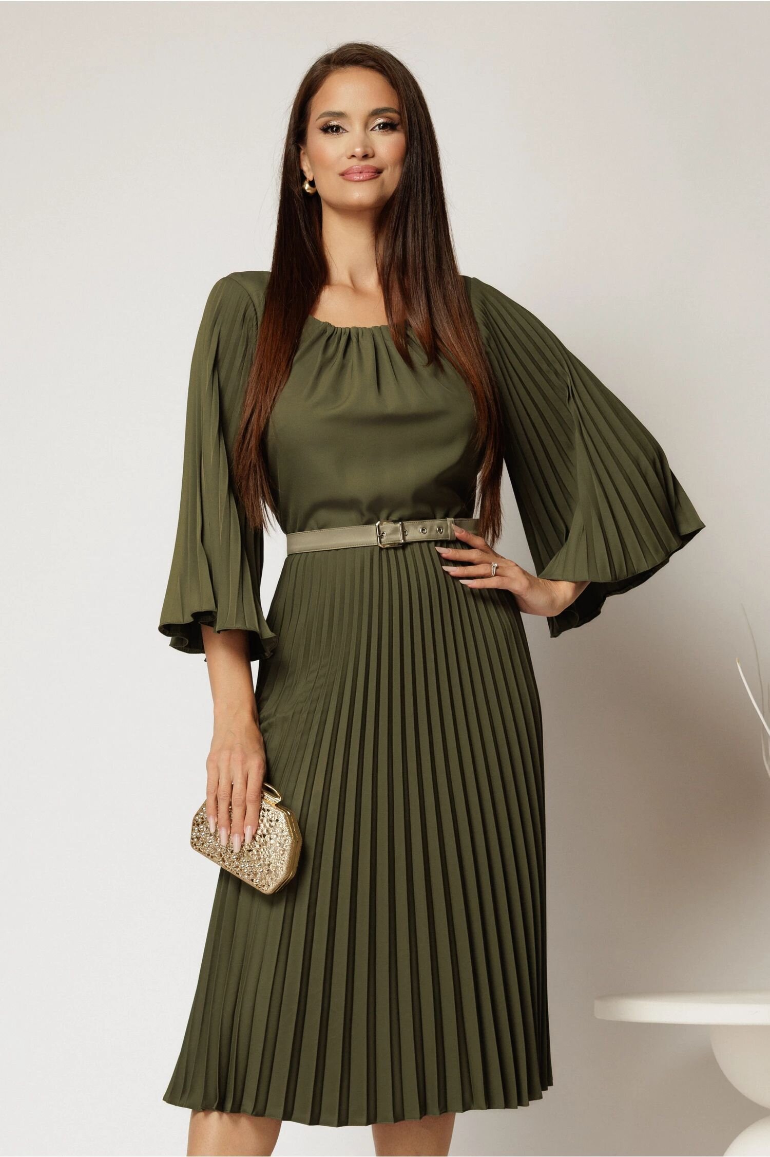  Rochie midi kaki plisata cu croi clos si decolteu rotund cu pliuri
